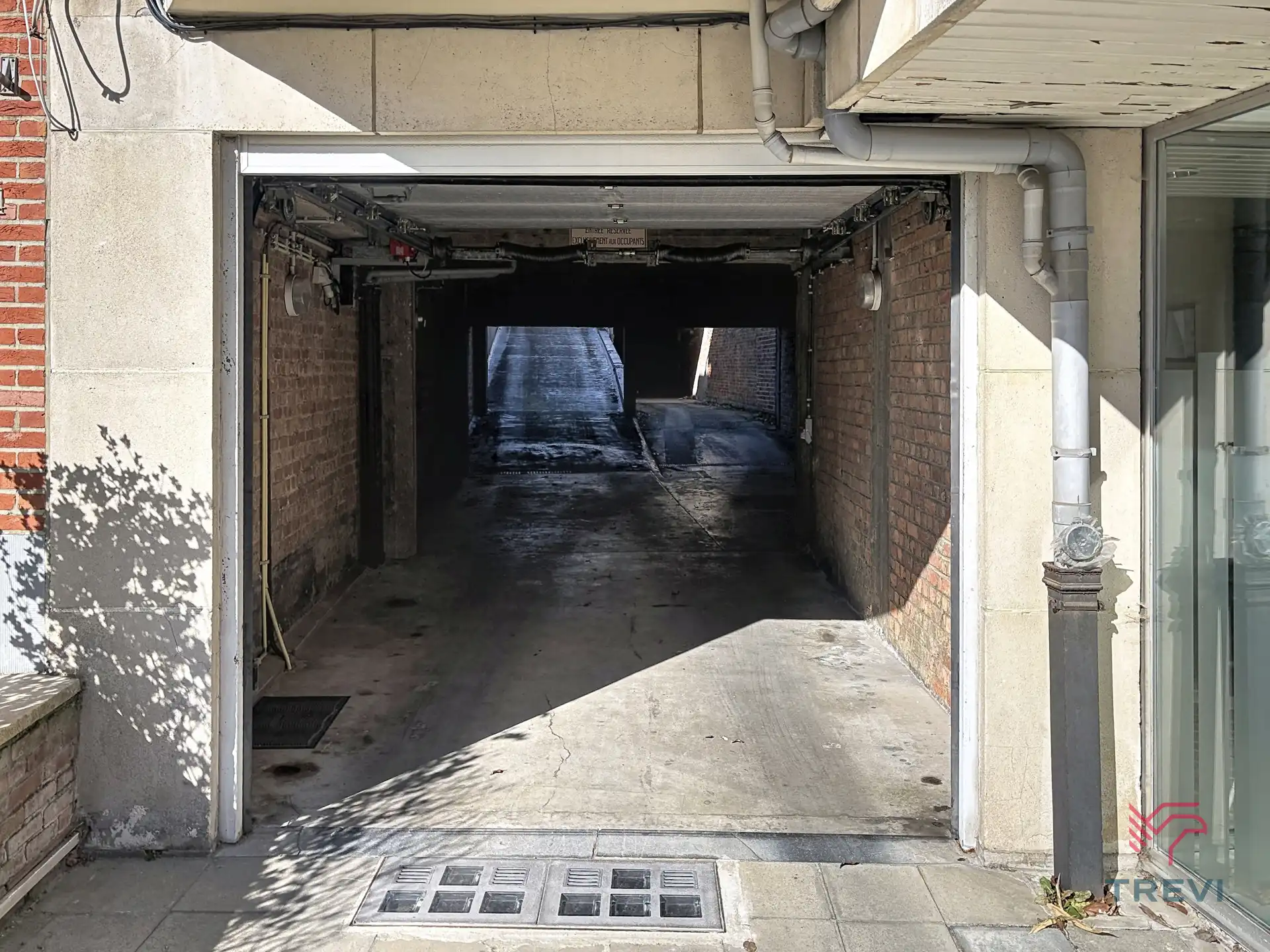 Tomberg - Afgesloten garagebox foto 2