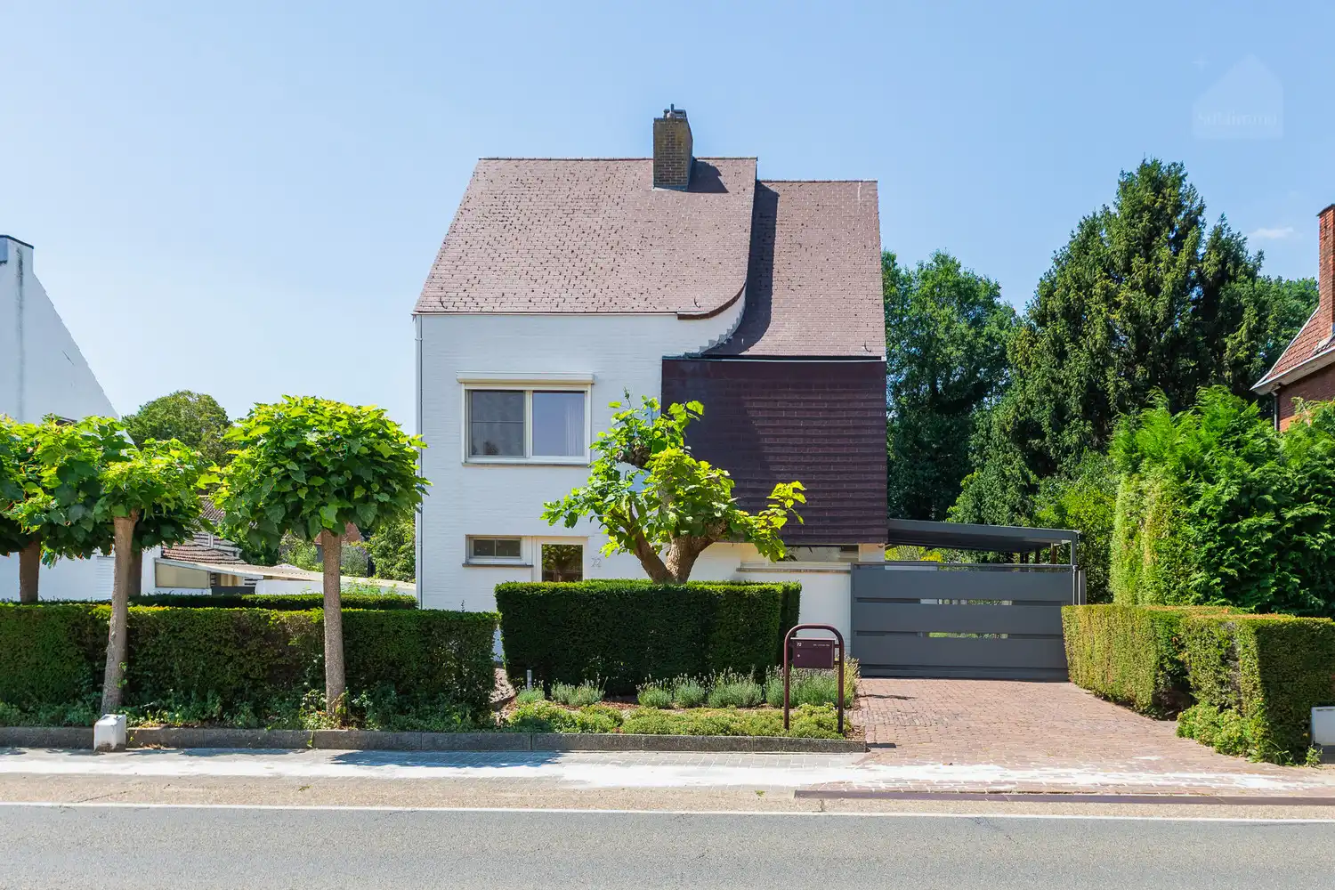 Instapklare gezinswoning met 5 slaapkamers, grote garage en zonnige tuin in Meerhout. foto {{pictureIndex}}