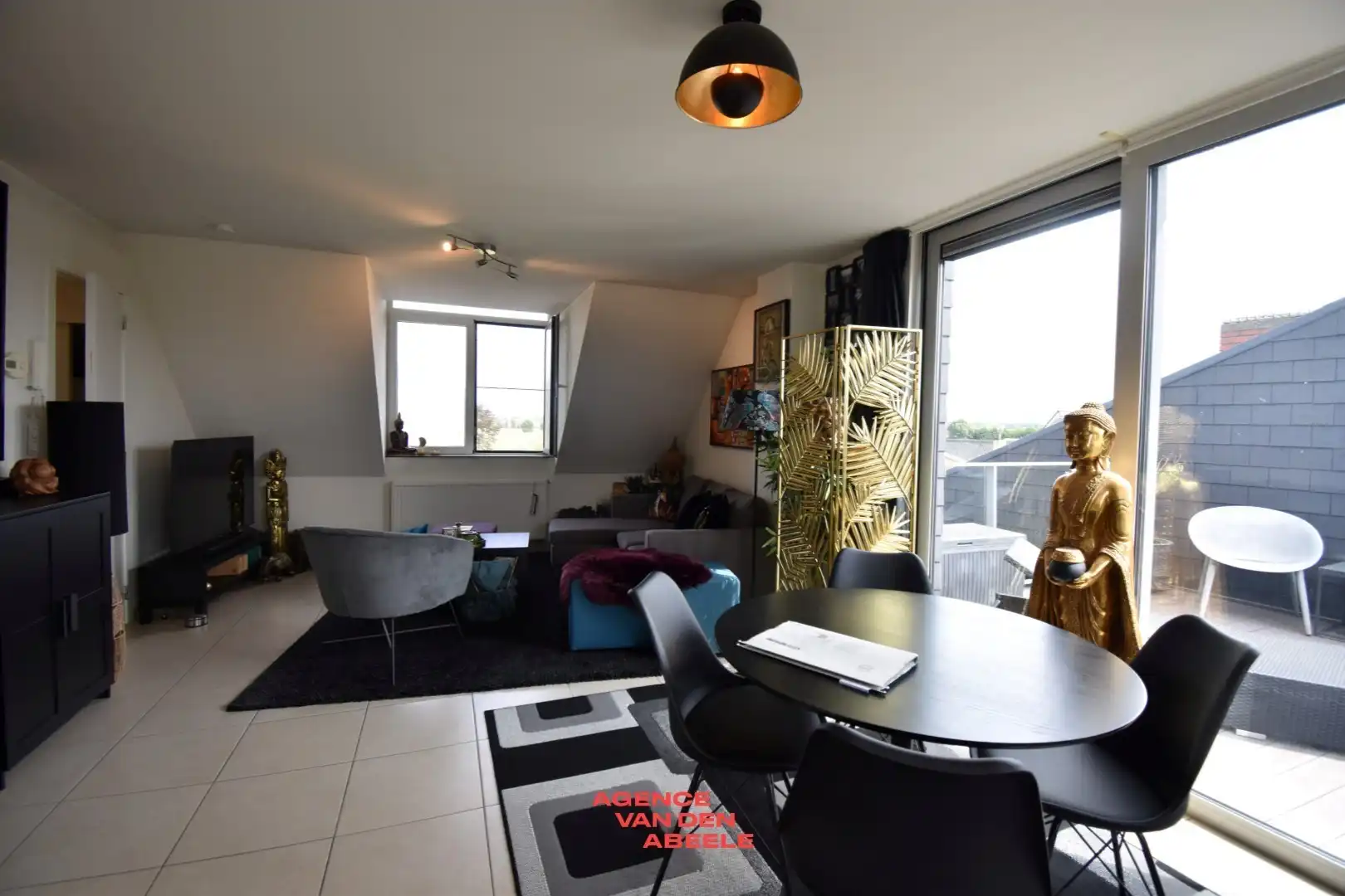 Opbrengsteigendom met 6 appartementen en 7 garages  foto 3