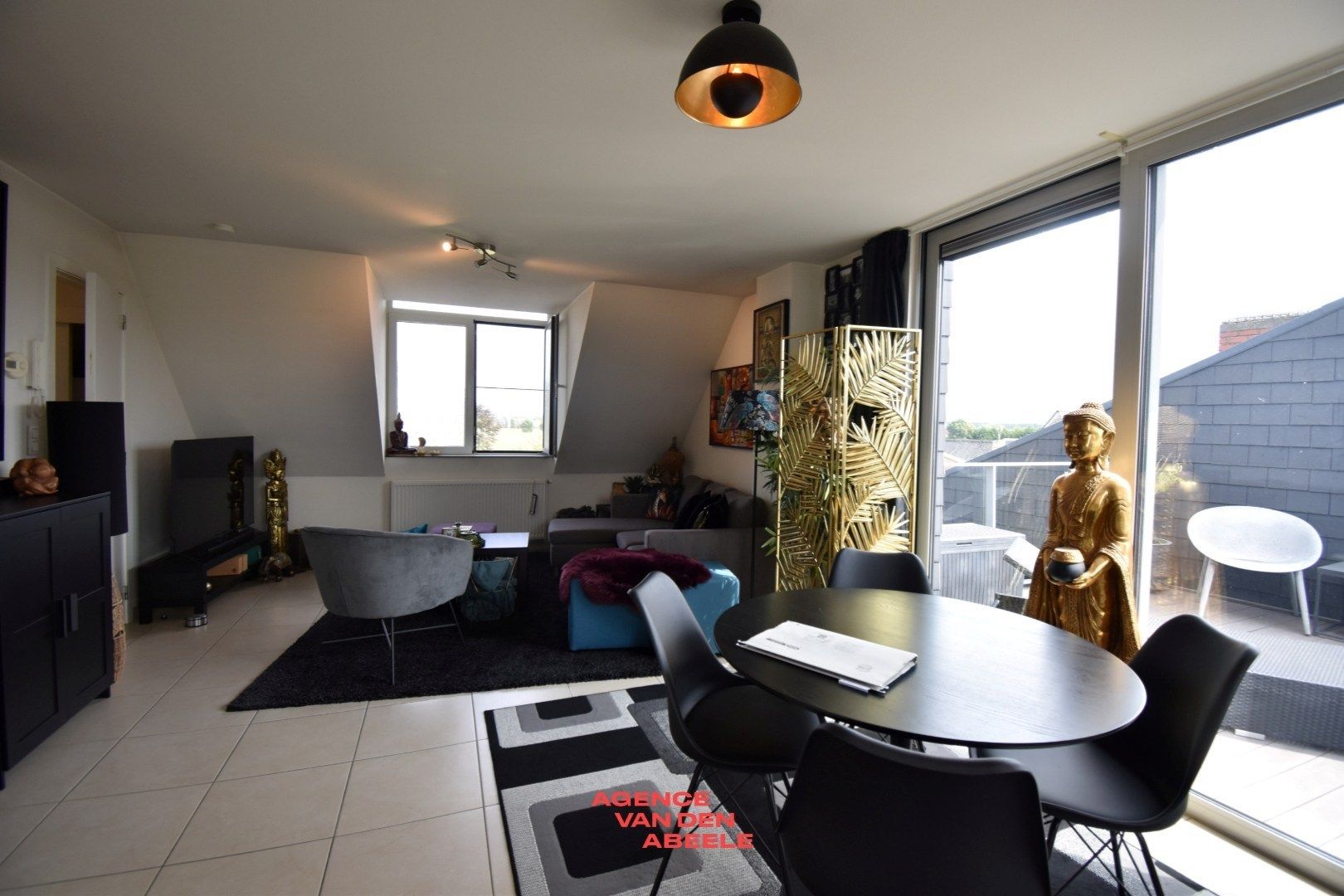 Opbrengsteigendom met 6 appartementen en 7 garages  foto 3