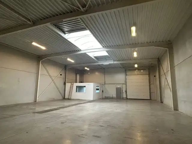 Multifunctionele bedrijfsunit met parking foto 4