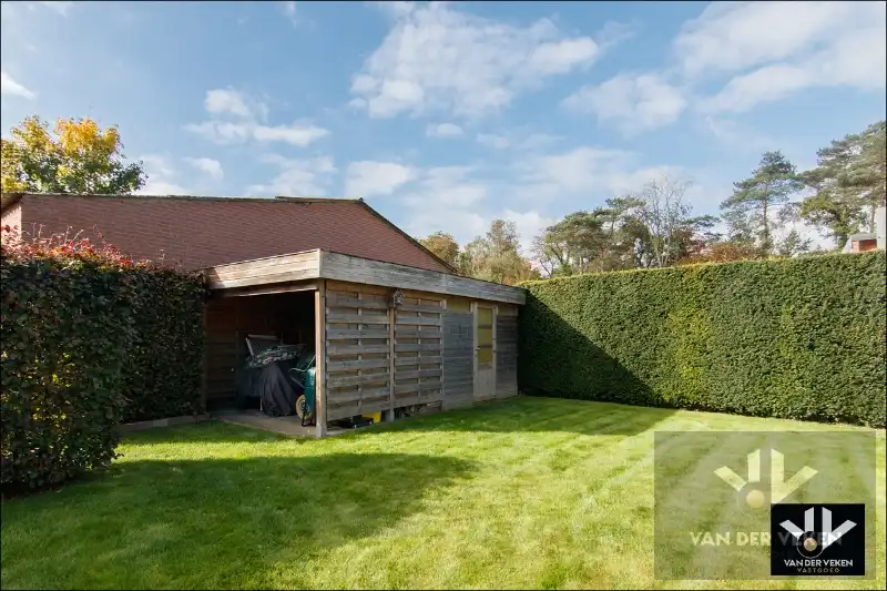 Knap afgewerkte, energiezuinige en ruime woning met vier slaapkamers, guesthouse/praktijkruimte op een centrale (maar toch bosrijke!) locatie te As foto 26