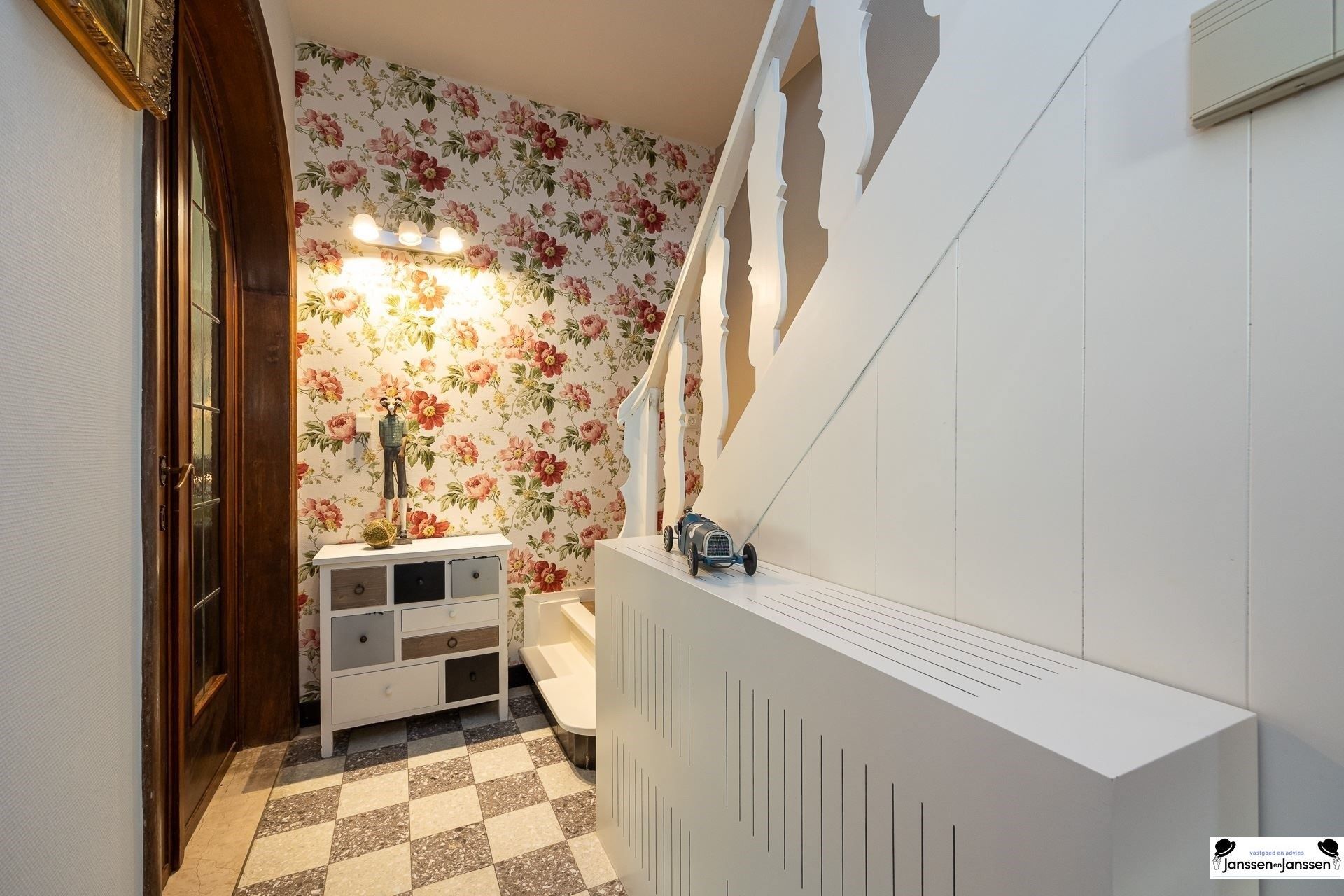 Klassieke, charmante vrijstaande villa, rustig gelegen in het geliefde Vriesdonk op ca. 1266m² foto 13