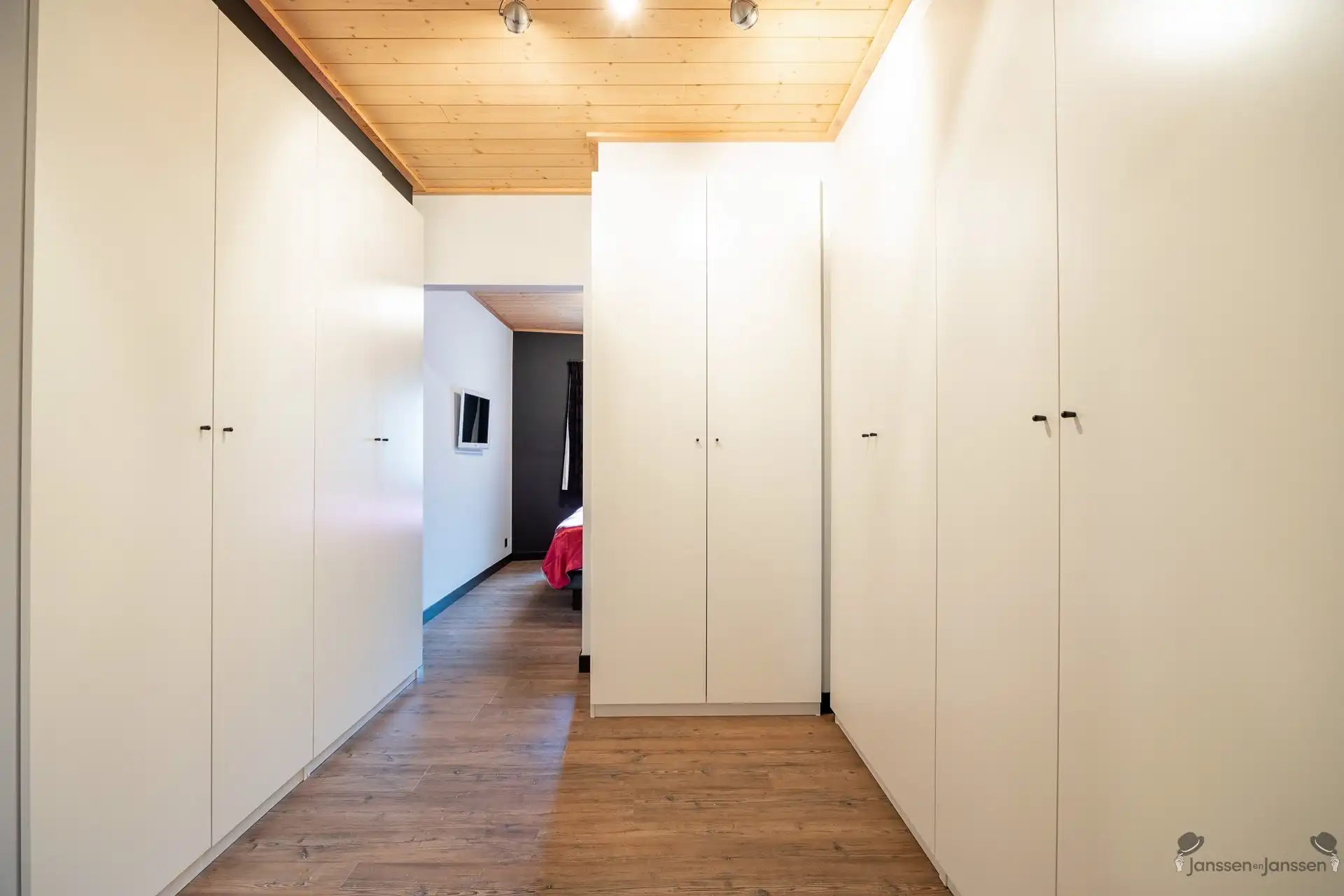 Ruime woonst met tuin en terras foto 17