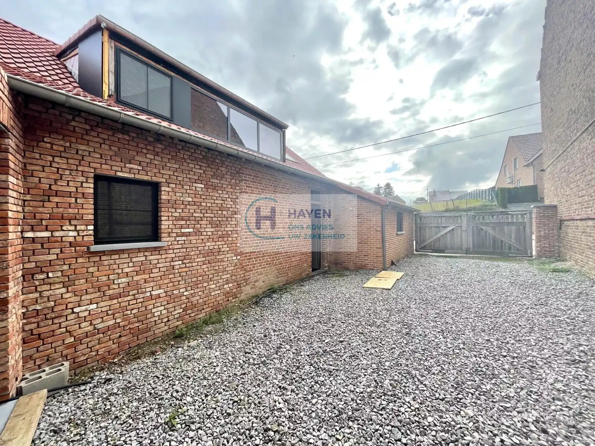 Zeer ruime woning in afwerkingsfase met veel potentieel op een groot perceel van 2.140m² foto 5