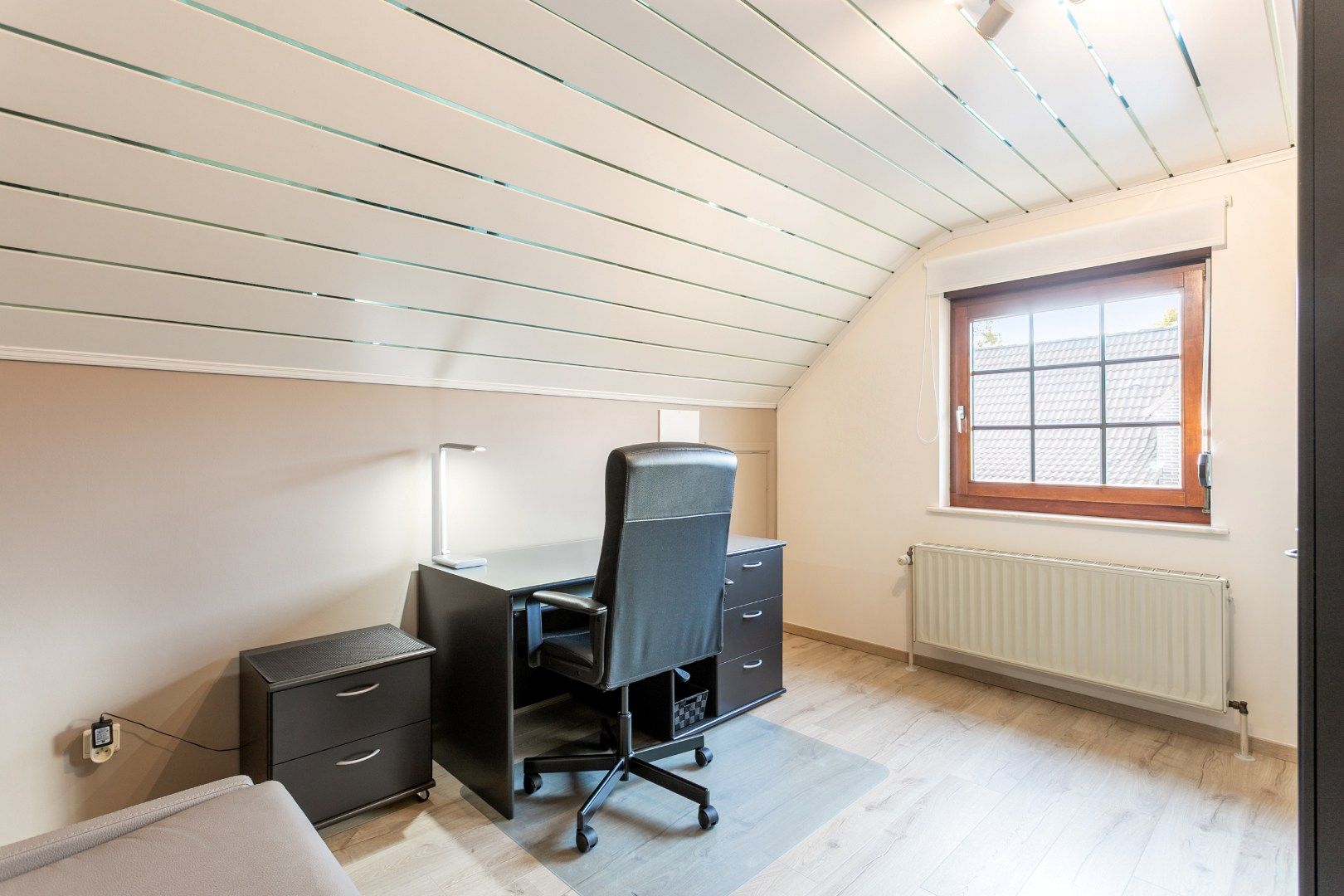 Charmante instapklare woning met 3 SLPKS, tuin & garage foto 22