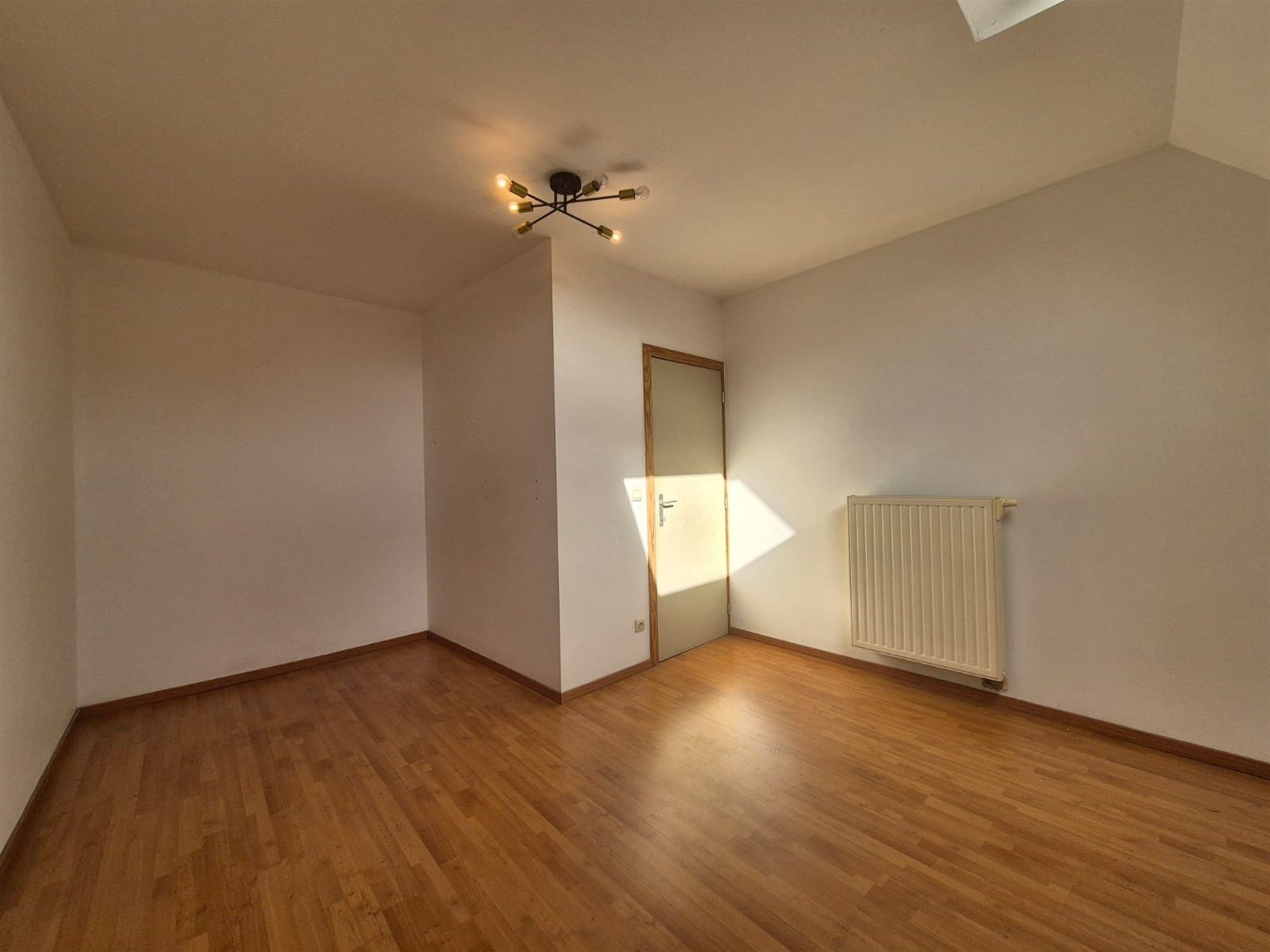 Zeer gunstig gelegen starterswoning met 2 slaapkamers en tuin. foto 20
