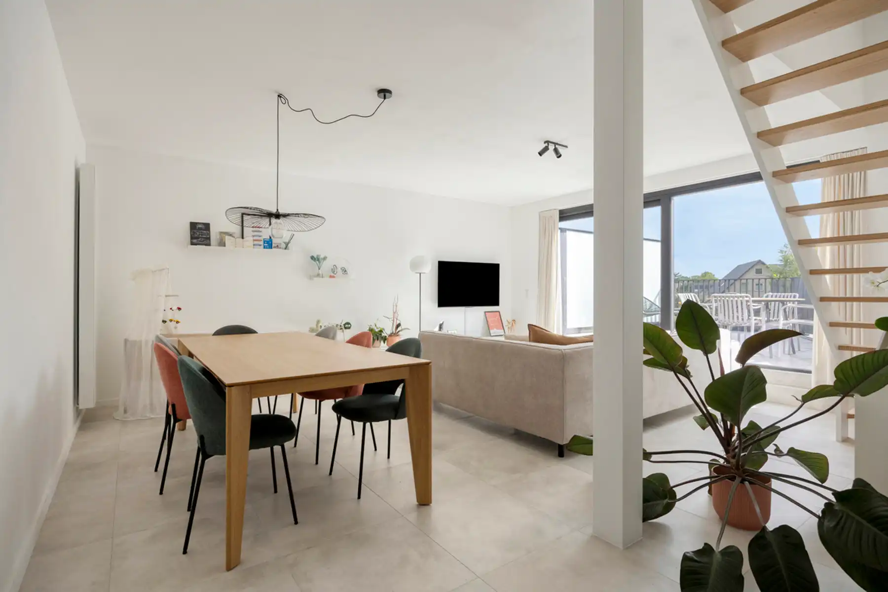 Uitzonderlijk ruim appartement met garage en staanplaats foto 5