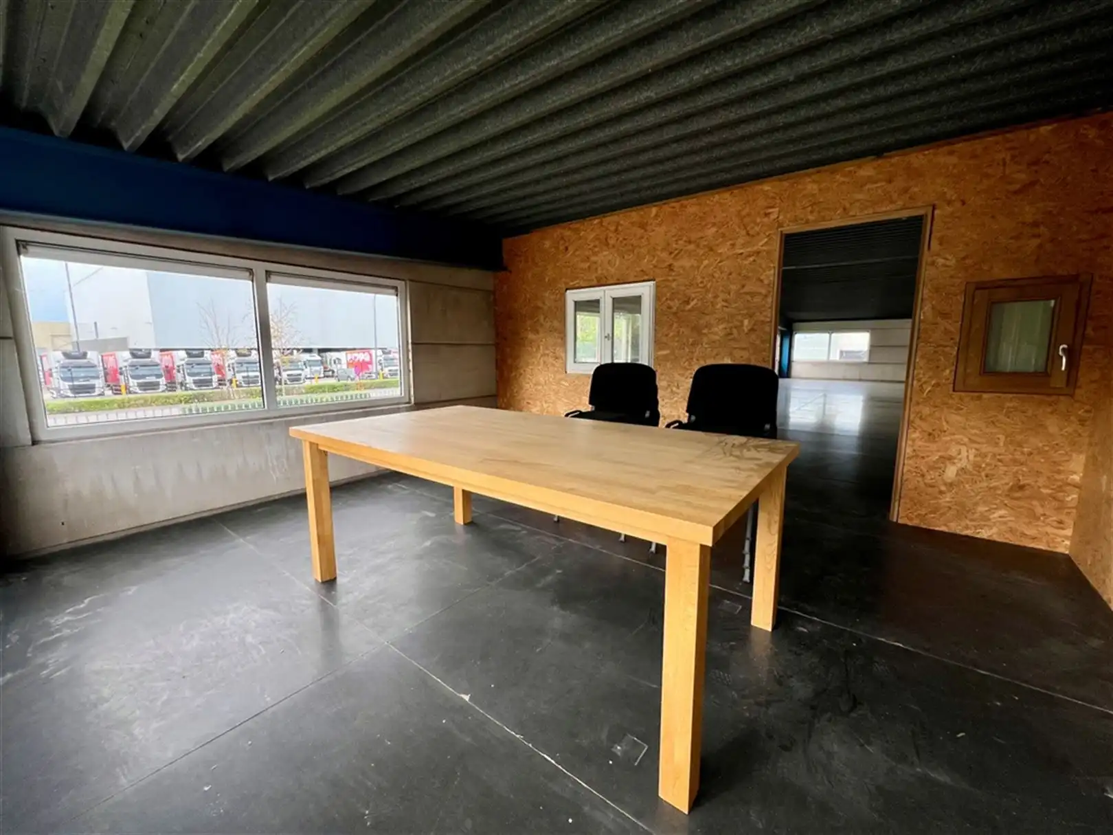 Magazijn te huur op toplocatie in Oostende foto 9