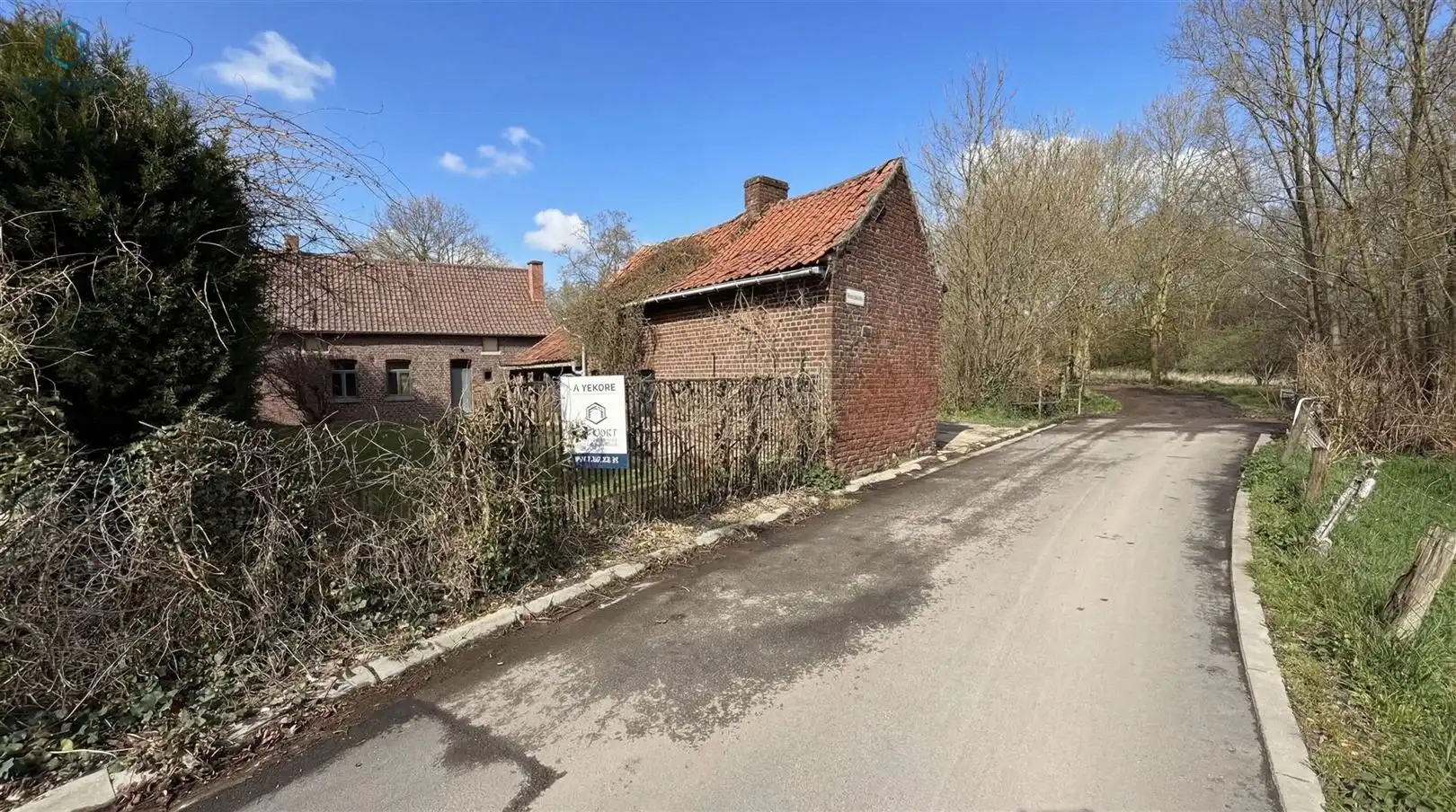 Charmante te renoveren fermette in een rustige, doodlopende straat te Flobecq foto 9