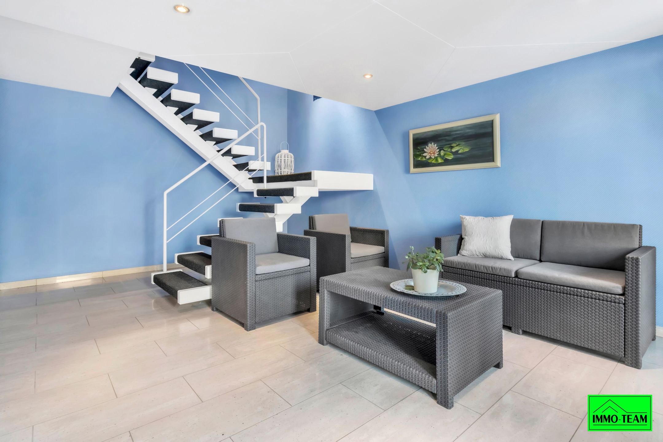 Ruime 2-gevelwoning met garage, tuin en 3 slaapkamers foto 2