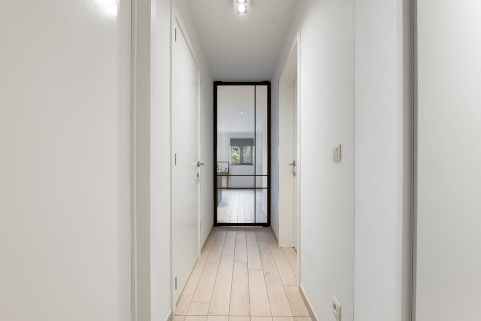 MODERN GELIJKVLOERS APPARTEMENT MET TERRAS EN STANPLAATS IN TONGEREN foto 11