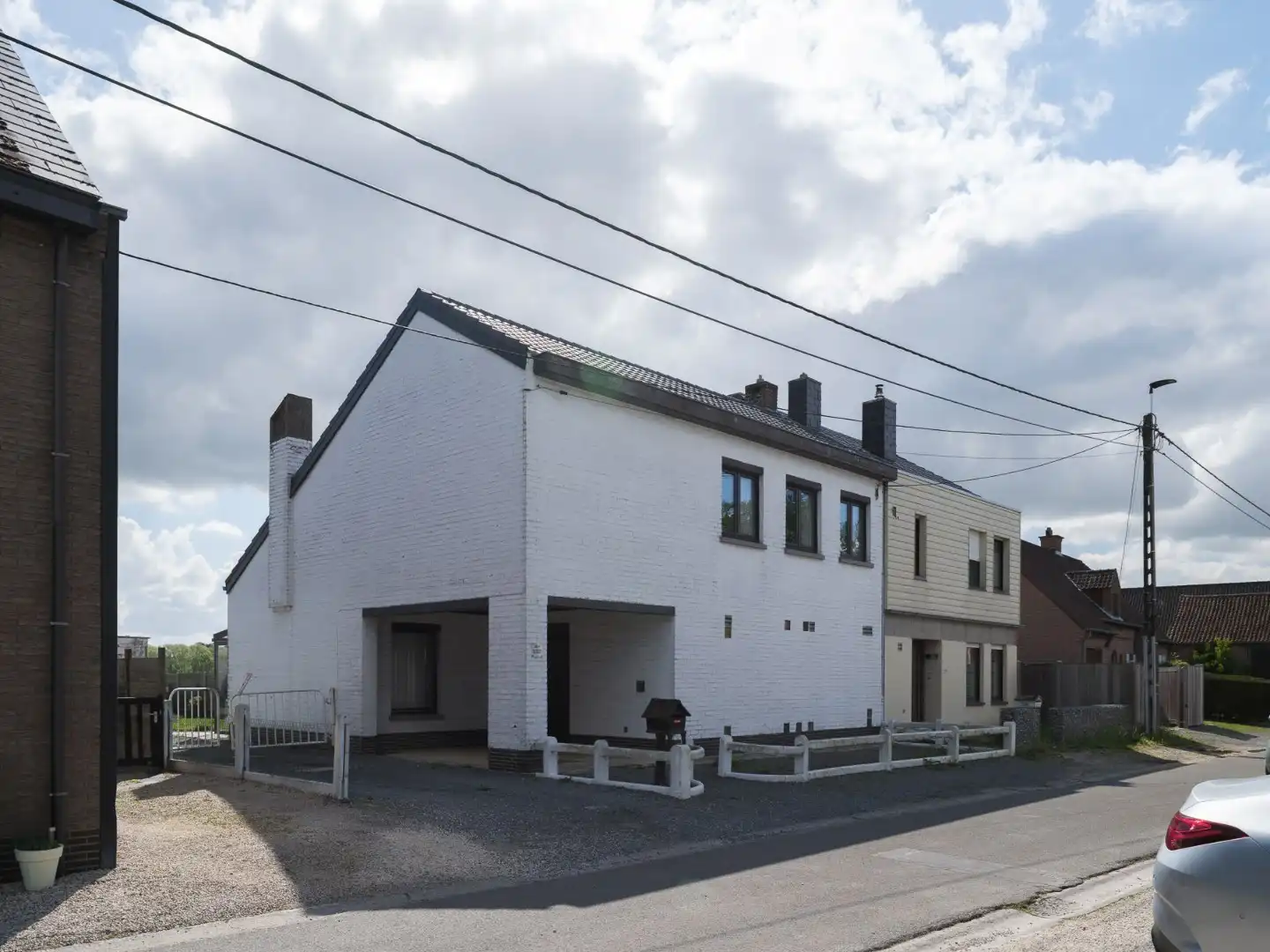 Rustig gelegen, halfopen woning met renovatiepotentieel foto 2