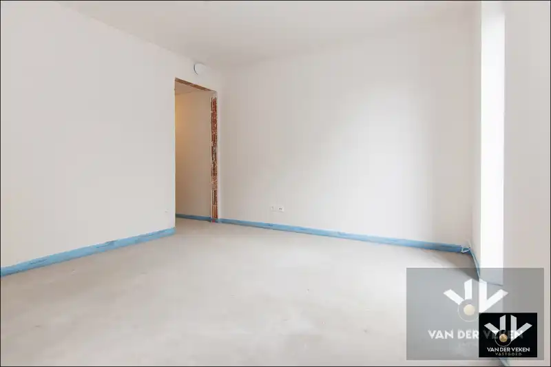 Ruim gelijkvloers nieuwbouwappartement met 2 slaapkamers, terras en een mooie tuin op een goed bereikbare locatie! foto 6