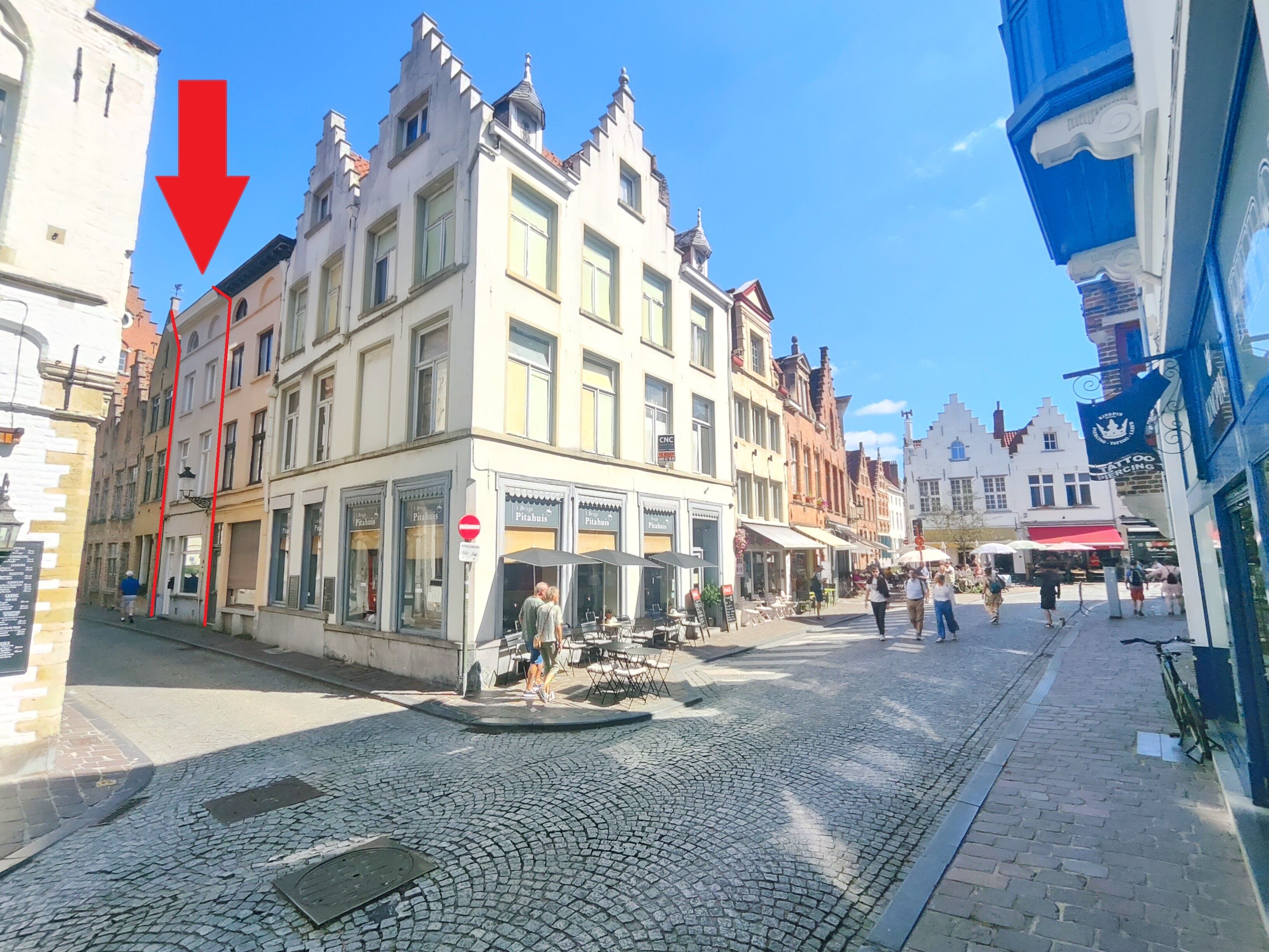 Stadswoning + handelsgelijkvloers + typische Brugse kelder op topligging in centrum Brugge! foto 3