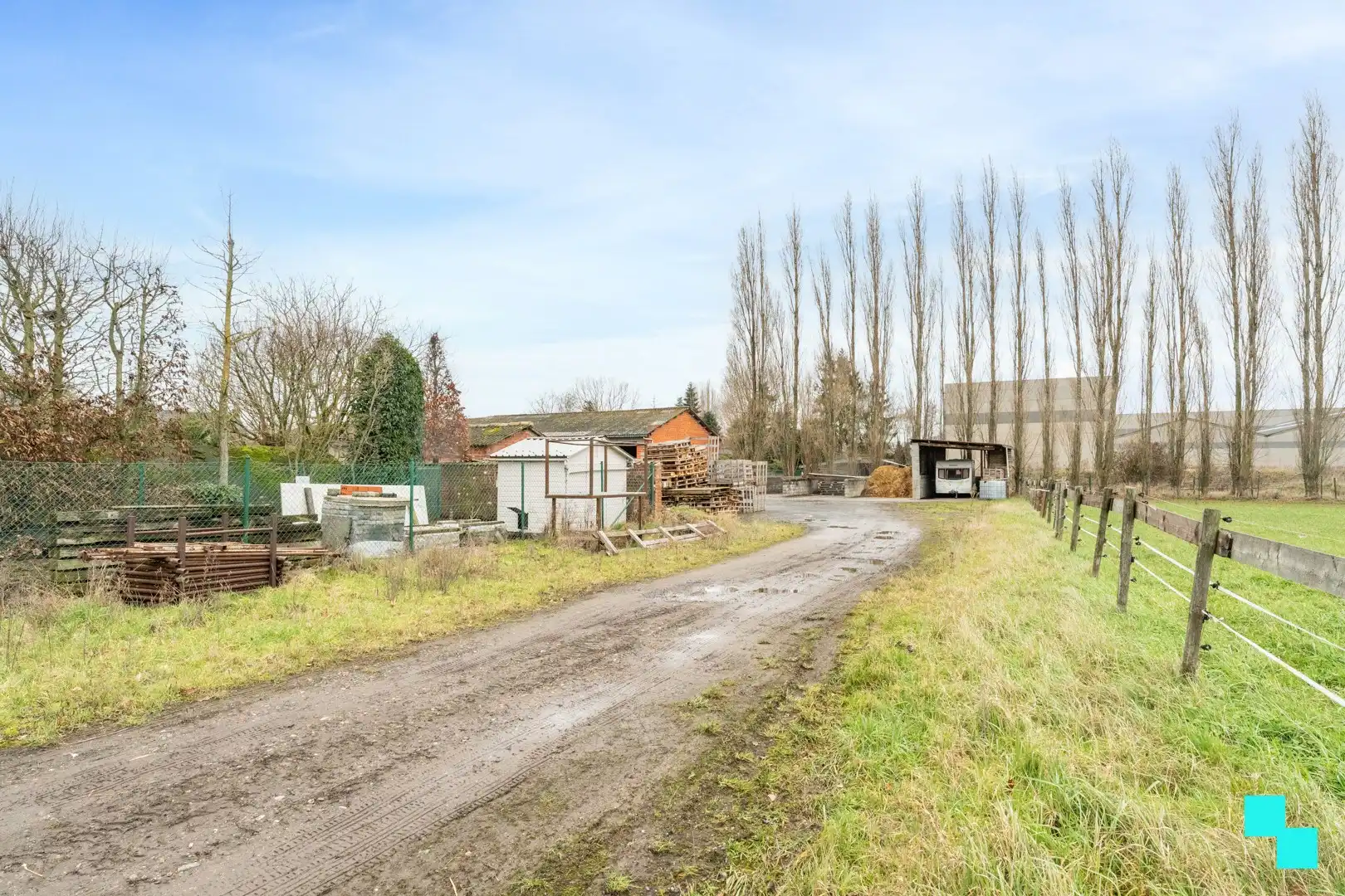 (Bedrijfs)woning met mogelijkheid tot ambachtelijke bedrijvigheid en nijverheid op de grens Izegem / Sint-Eloois-Winkel foto 12