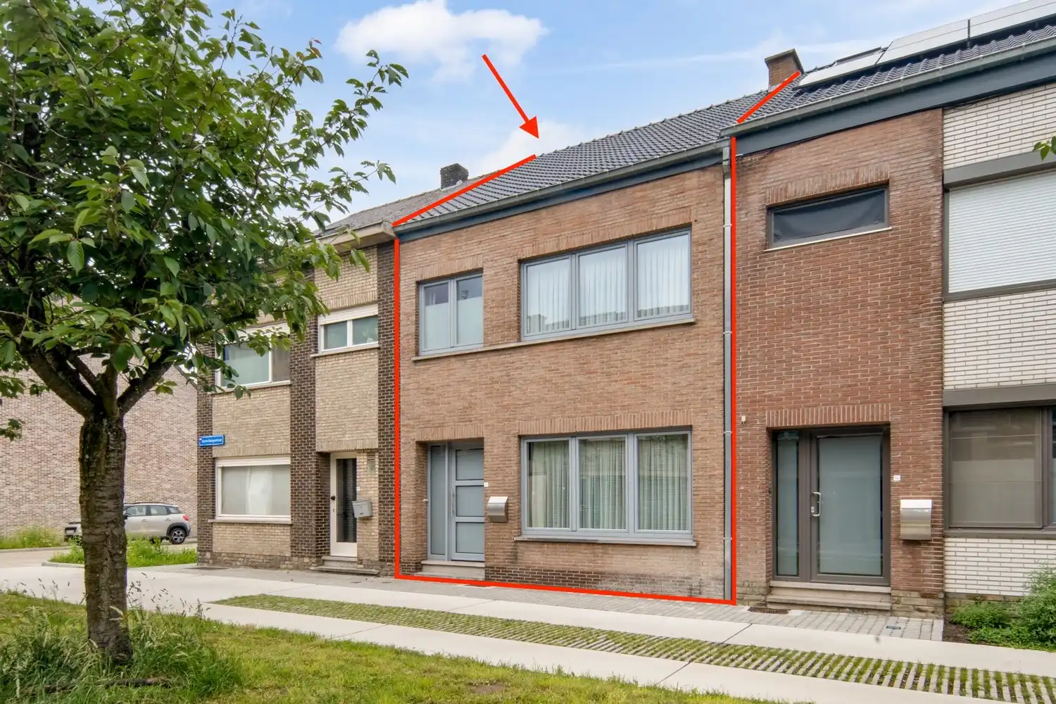 Zeer goed onderhouden en instapklare woning met drie slaapkamers, gezellige stadstuin en achter gelegen garage te Wijgmaal ! foto 2