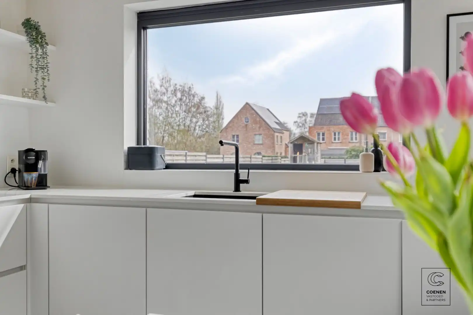 Gerenoveerde woning met 4 à 5 slpk's op een gunstige ligging te Oelegem! foto 10