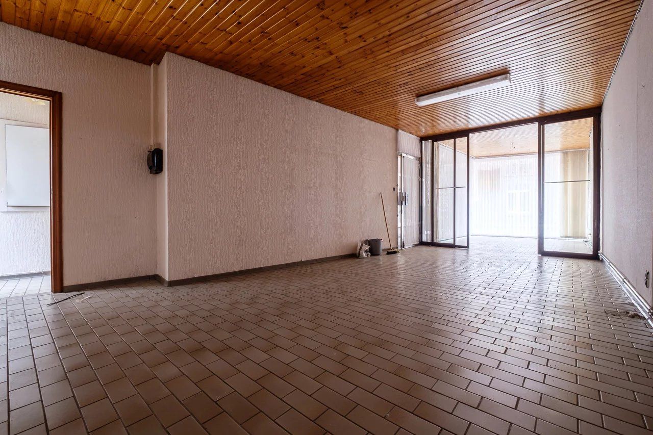 Te renoveren handelsruimte met woonst op toplocatie foto 4