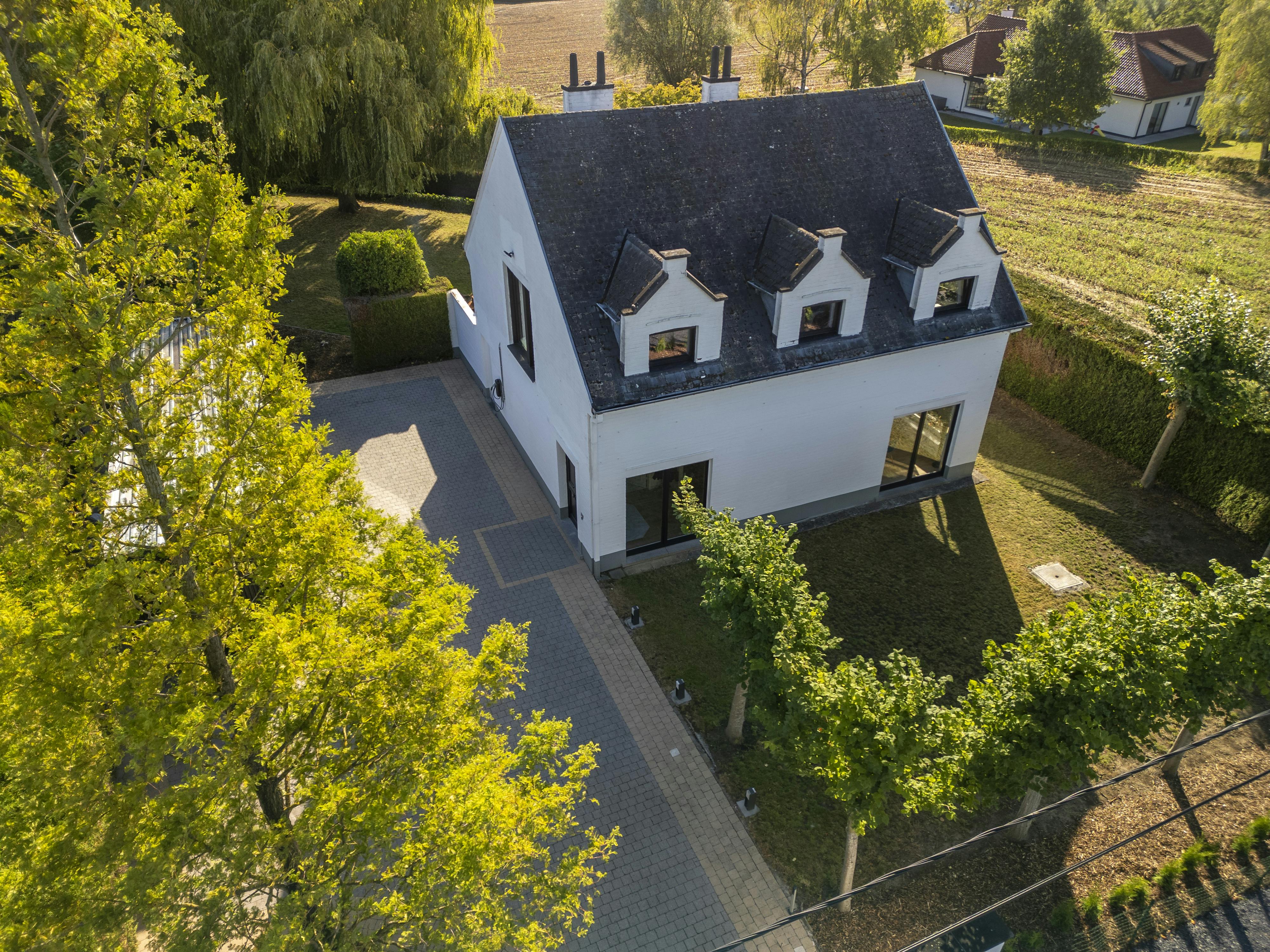 Instapklare villa (1236 m²) met unieke zichten te Bellegem  foto 2