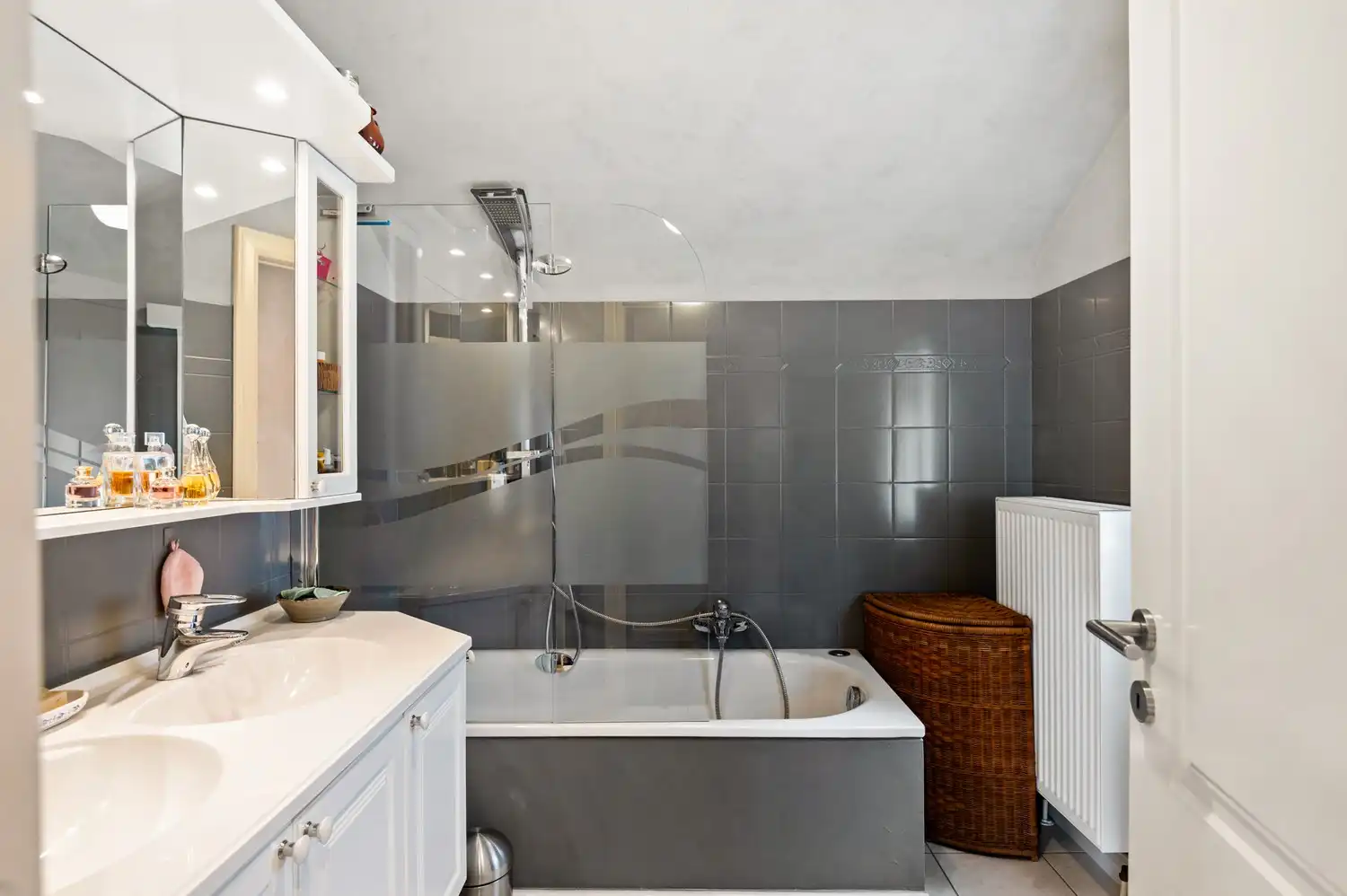 Instapklare laagbouwwoning met zonnige tuin in rustige straat te Hoevenen foto 5