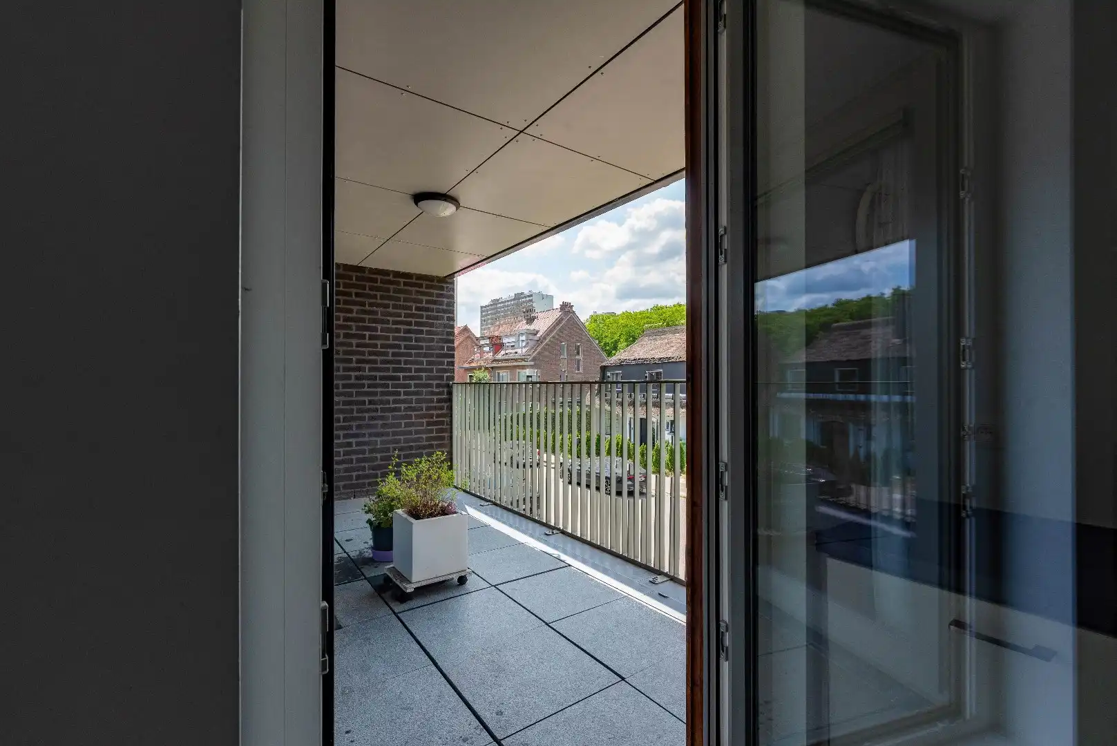 Modern appartement met terras en autostaanplaats foto 13