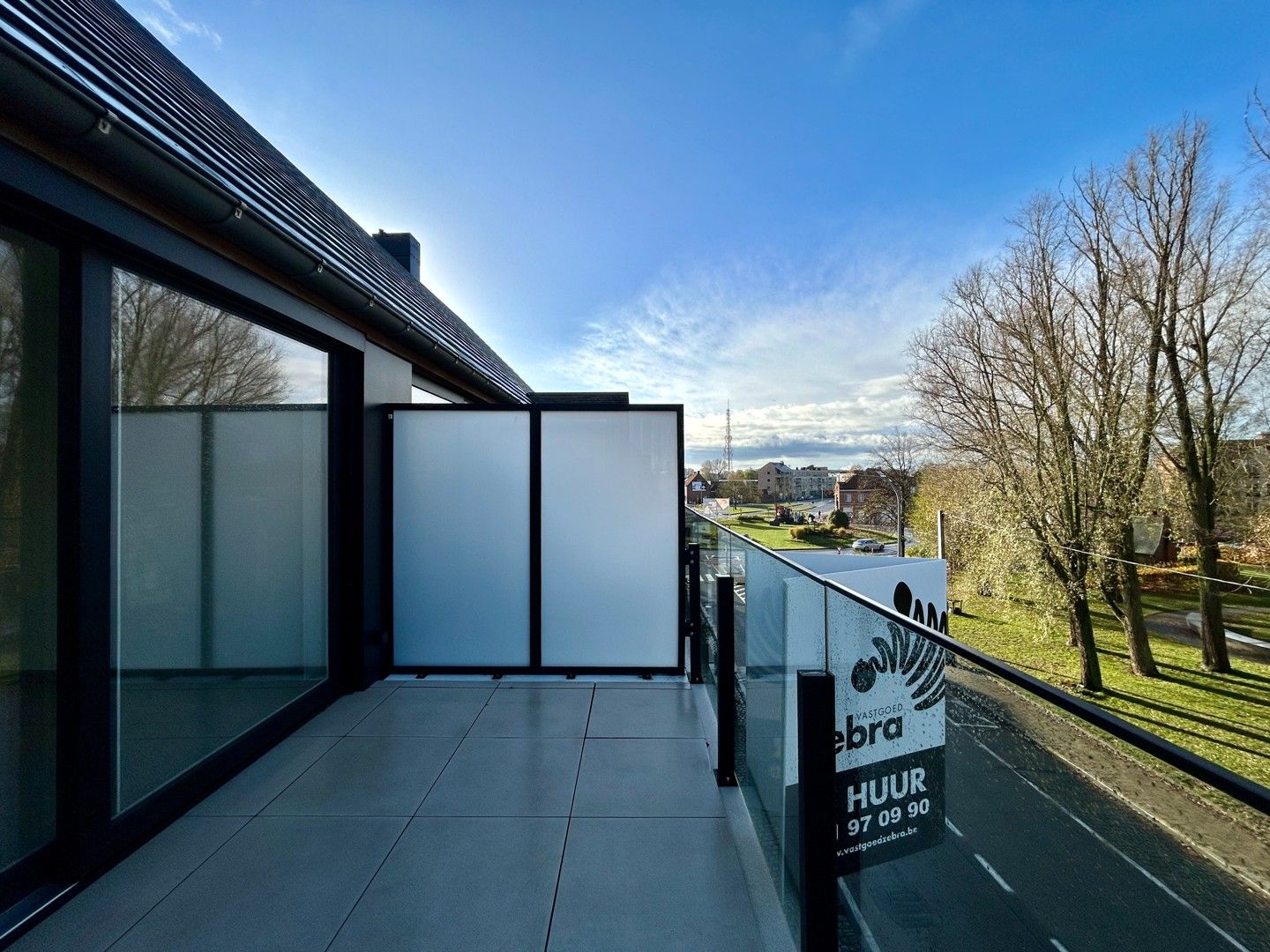 Instapklaar twee-slaapkamerappartement met zicht op stadspark te centrum Roeselare! foto 3