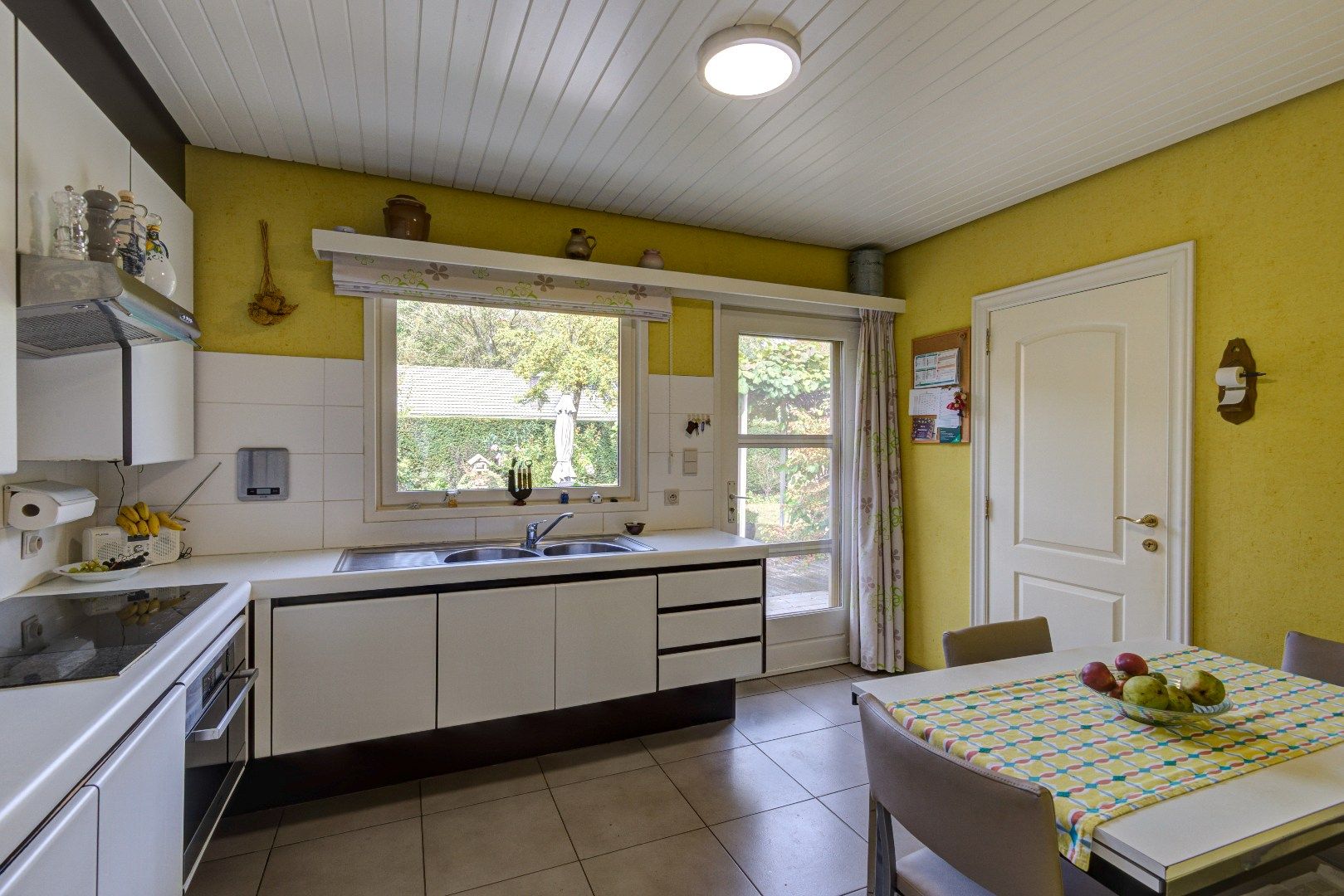 Openstaand huis in doodlopende straat op perceel van 555 m² foto 7