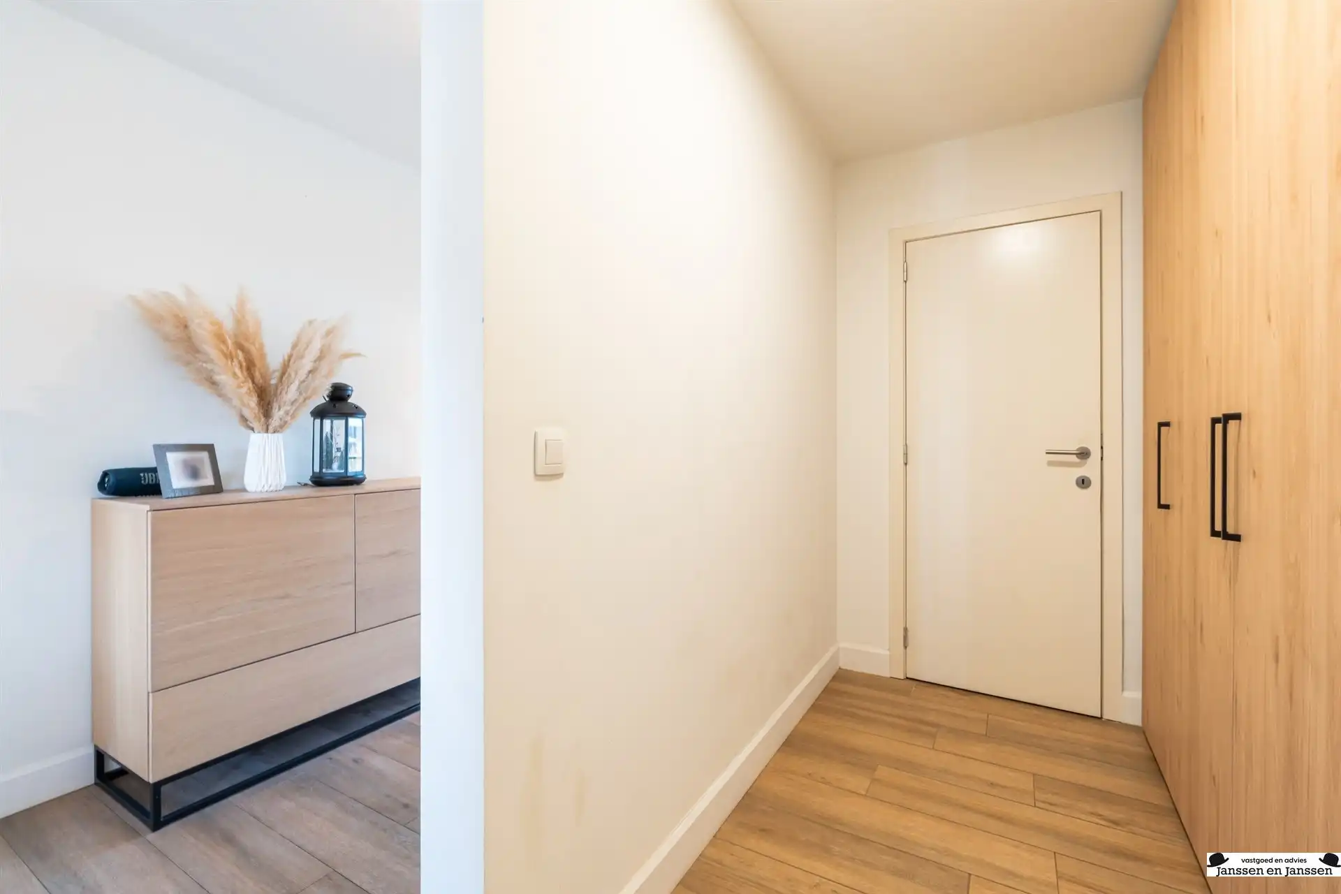 Lichtrijk en modern appartement met prachtig (dak)terras foto 8