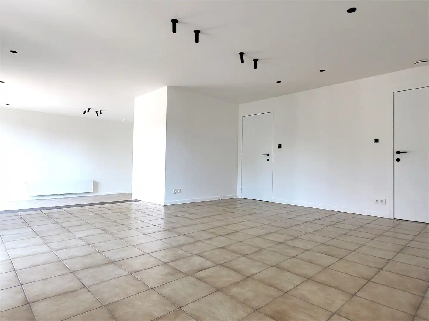 Prachtige moderne woning met bewoonbare oppervlakte van 166m² op 1209m² met zonnige tuin en garage. foto 9