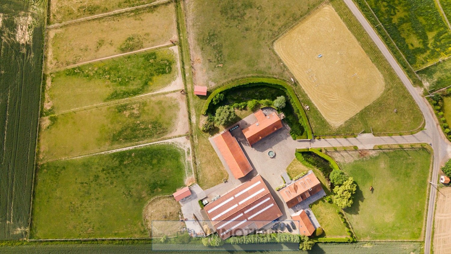 Niké's Hof - Paardenstoeterij met landelijke villa op 3,4 ha foto 3
