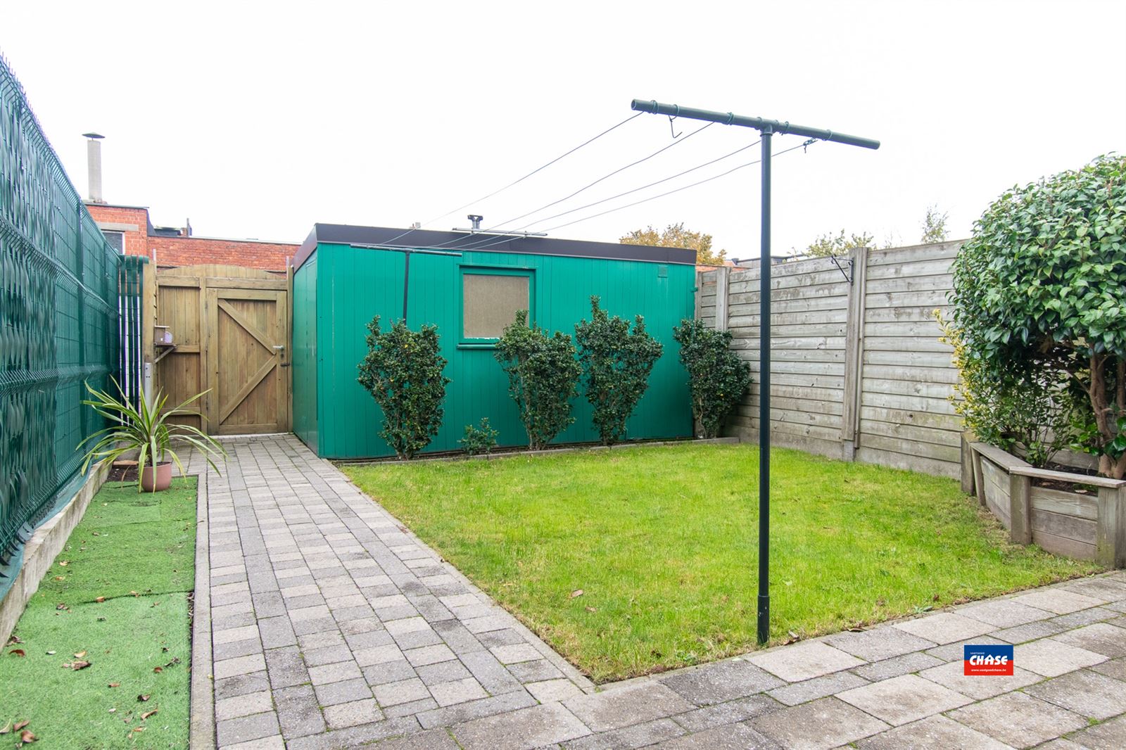 Instapklare gezinswoning met 3 tot 5 slaapkamers,tuin en garagebox foto 24