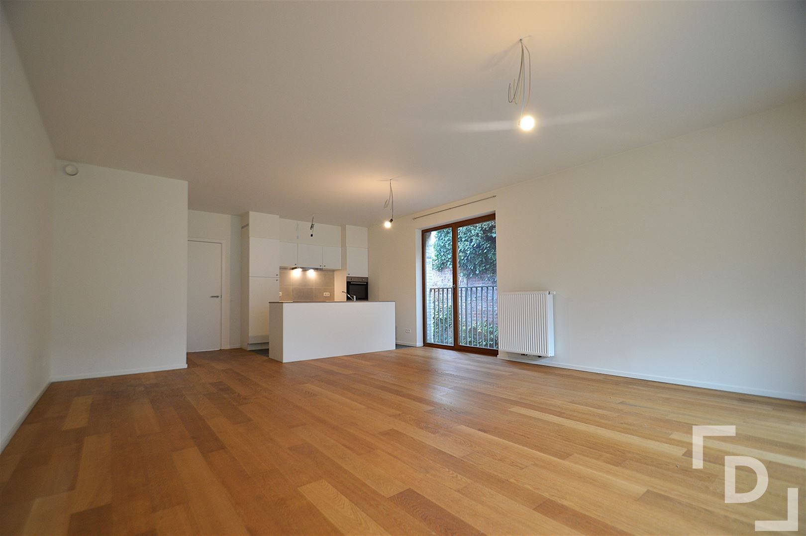 Gelijkvloers appartement met tuintje. foto {{pictureIndex}}