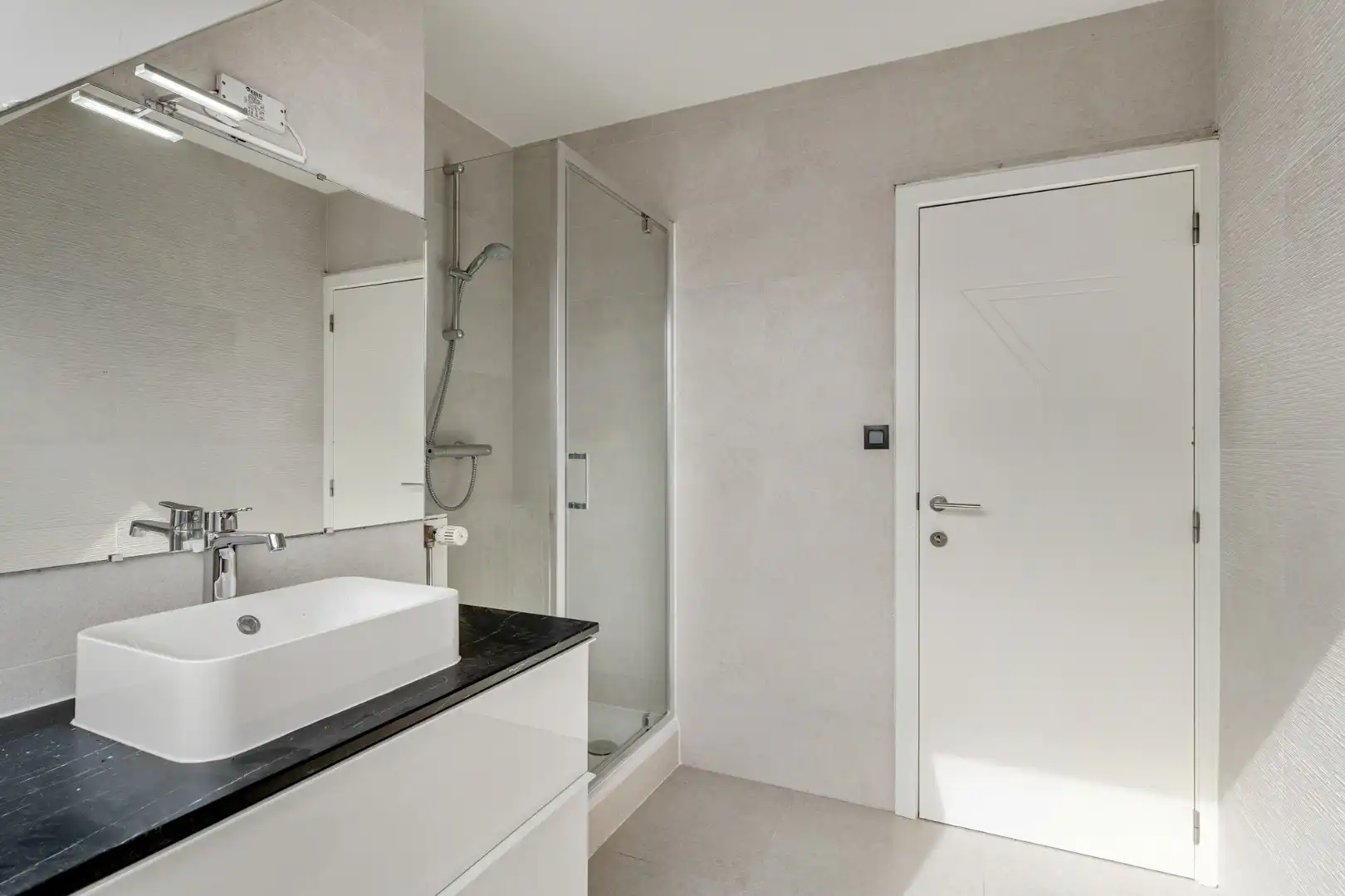 Recent gerenoveerd Duplex appartement met 3 slaapkamers en garagebox in het centrum van Hasselt. foto 17