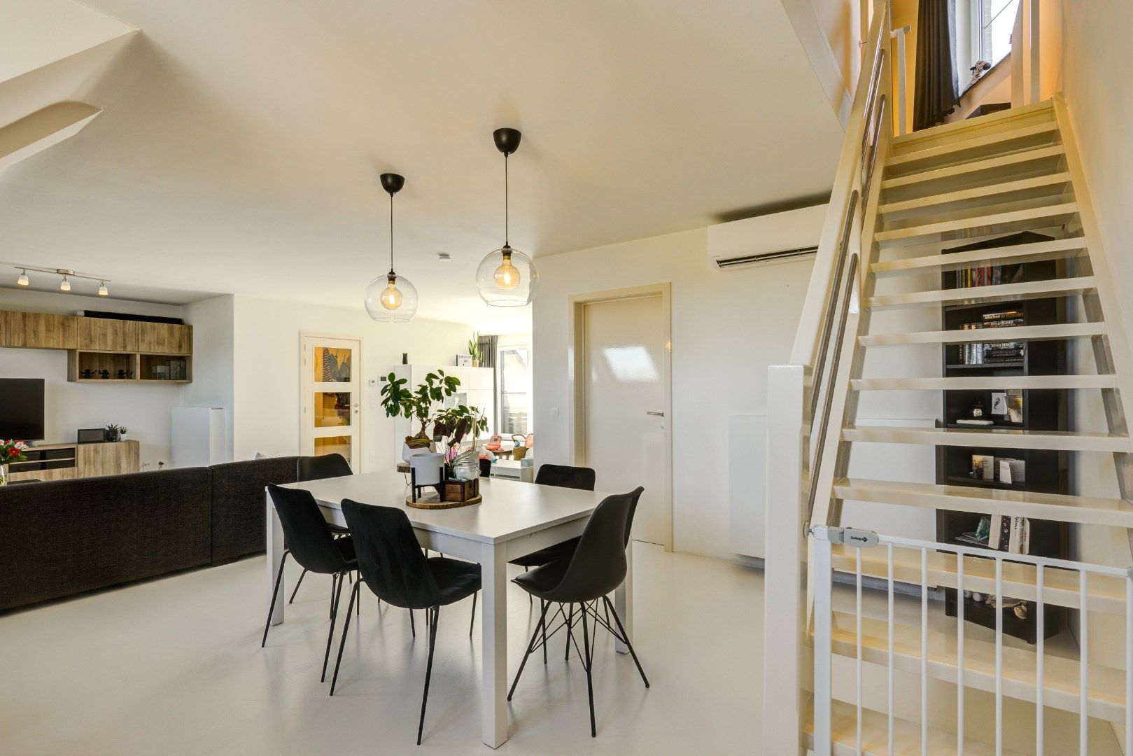 Instapklaar, ruim appartement te koop in centrum van Hamont! foto 7