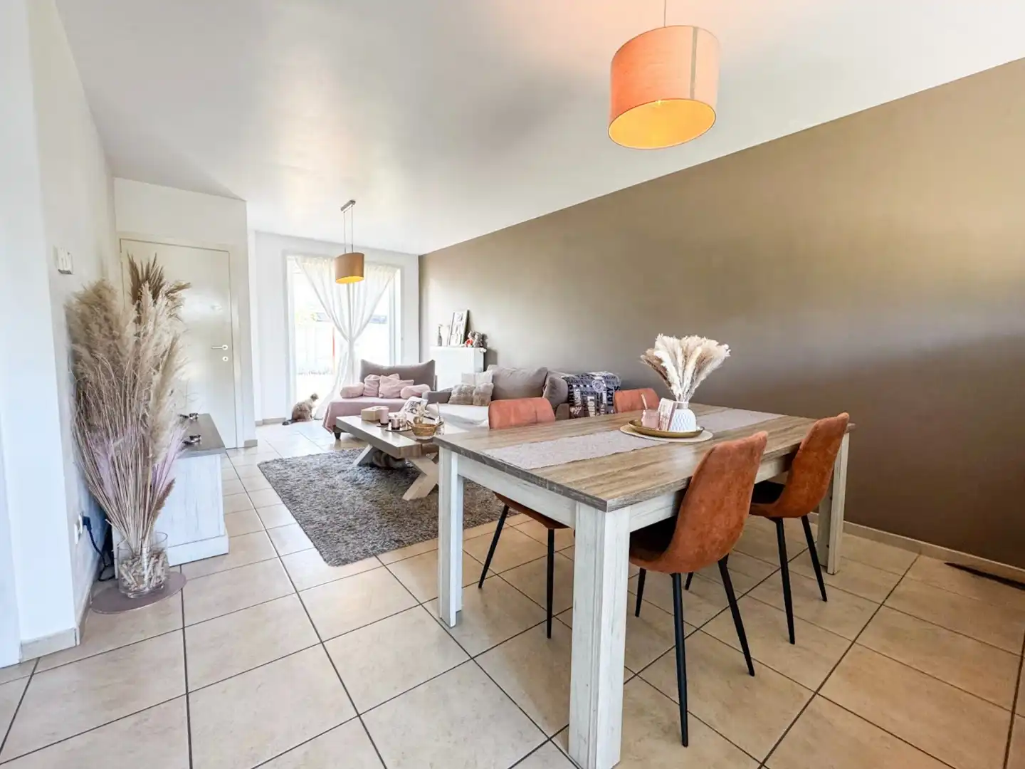 Gezellige rijwoning met 4 slaapkamers, tuin en carport foto 3