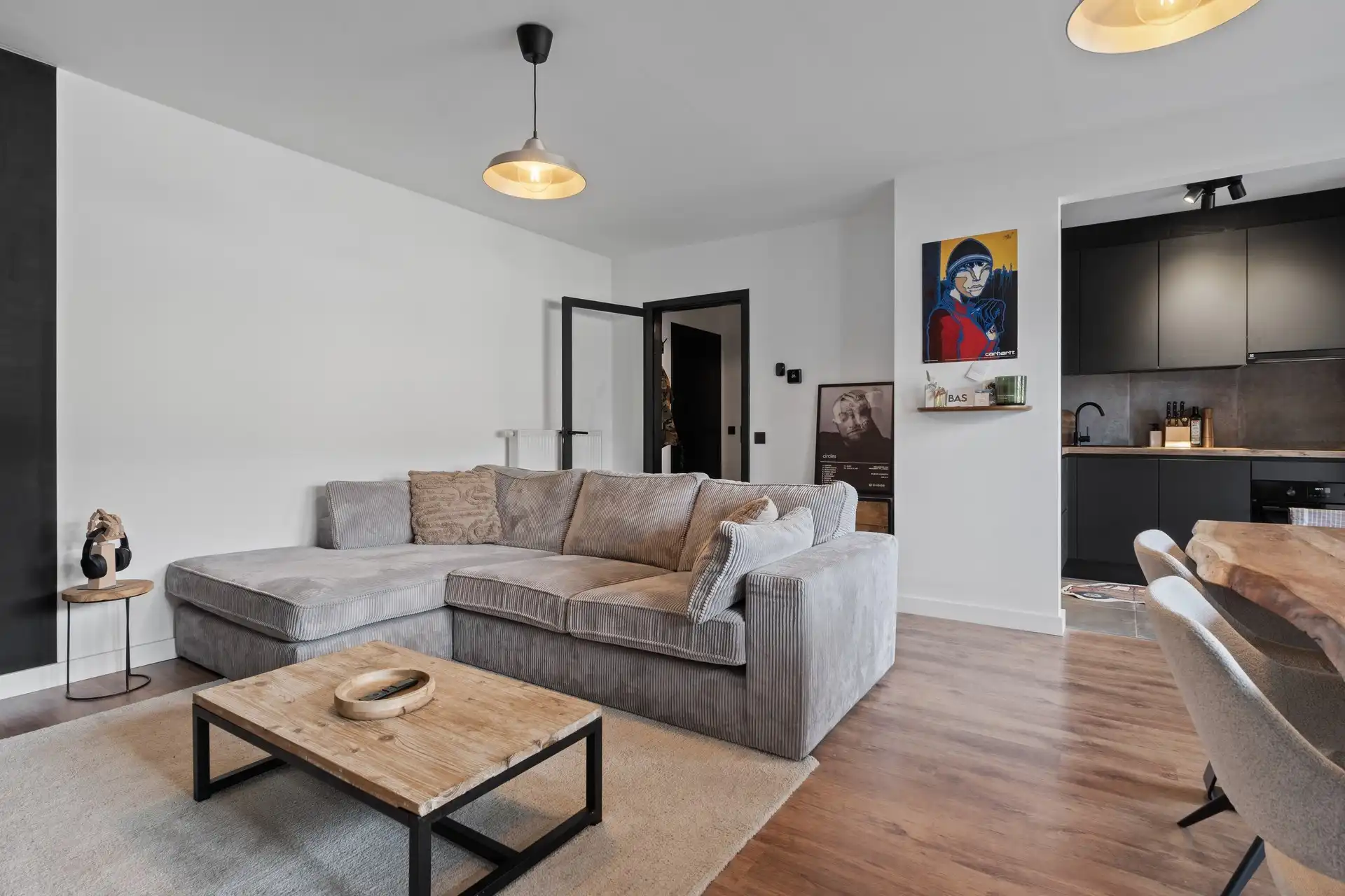 Volledig vernieuwd appartement met lichtrijke leefruimte en rustig terras foto 6