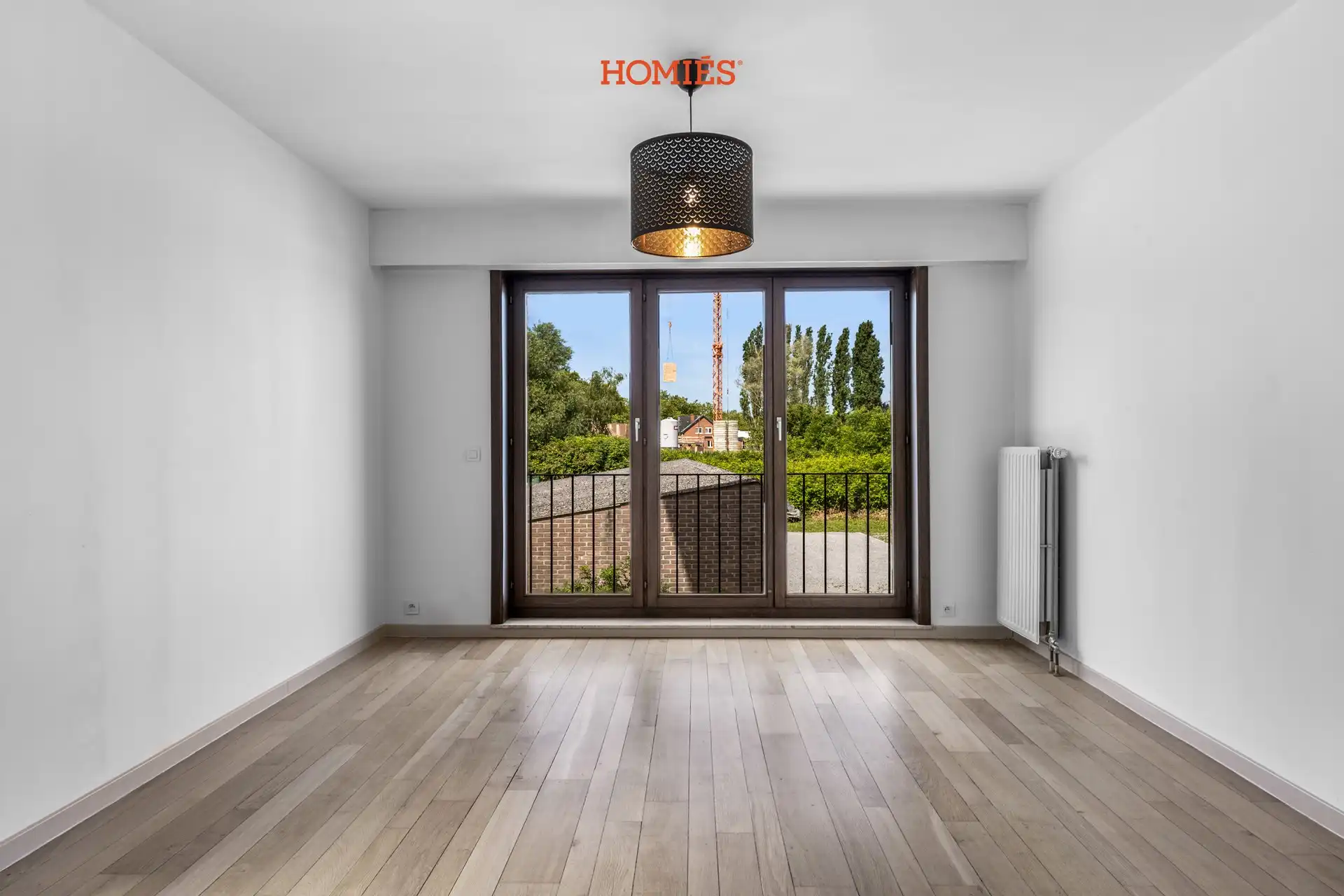 Instapklaar en vernieuwd 2-slaapkamerappartement met garage foto 3