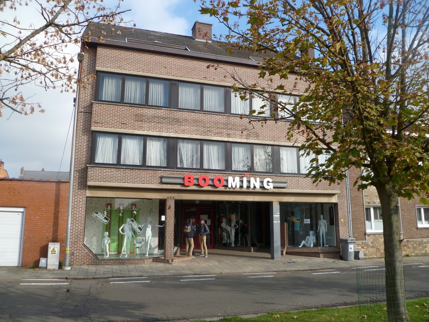 COMMERCIEEL PAND MET WOONST foto {{pictureIndex}}