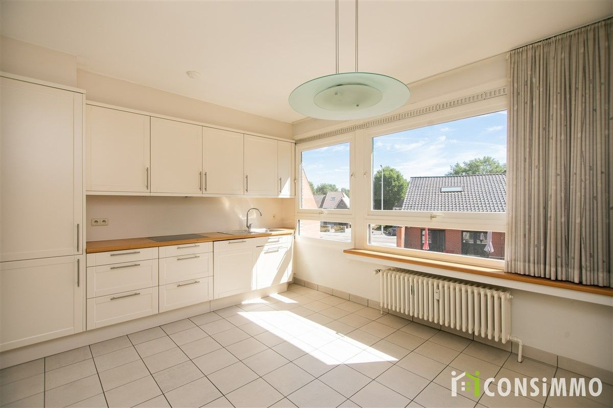 Ruim en lichtrijk appartement met 3 slaapkamers, 2 terrassen en garagebox in hartje Genk foto 12