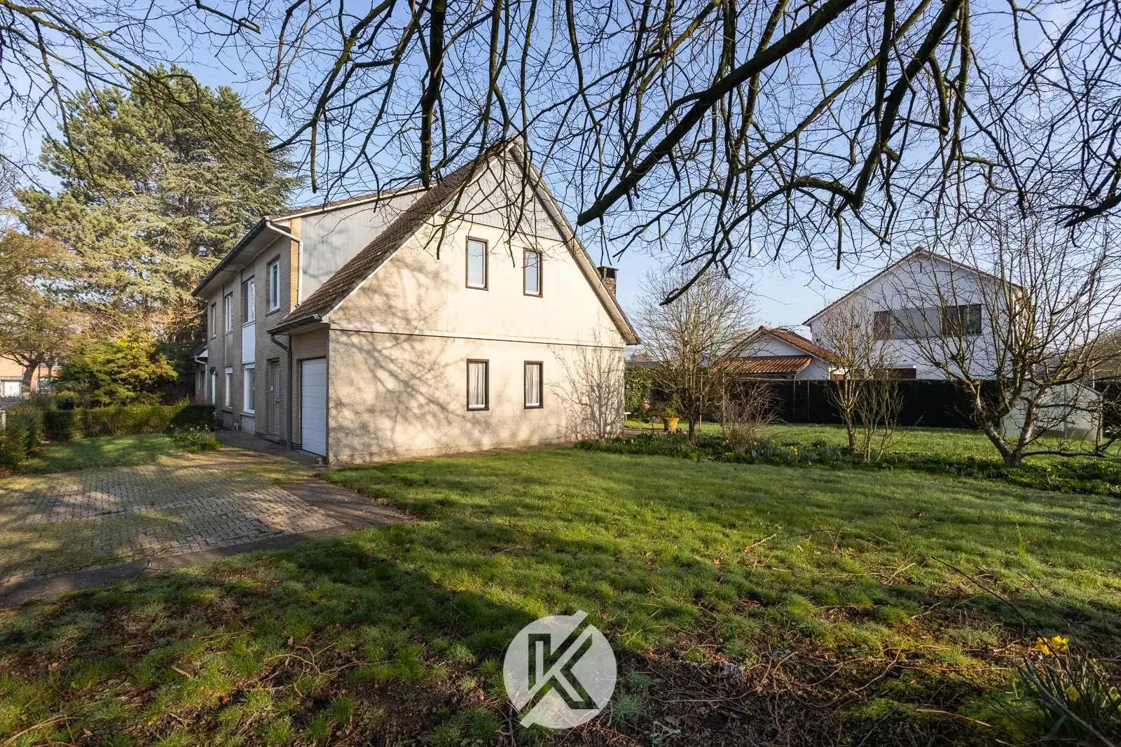 Woning in rustige wijk met renovatiepotentieel foto 19