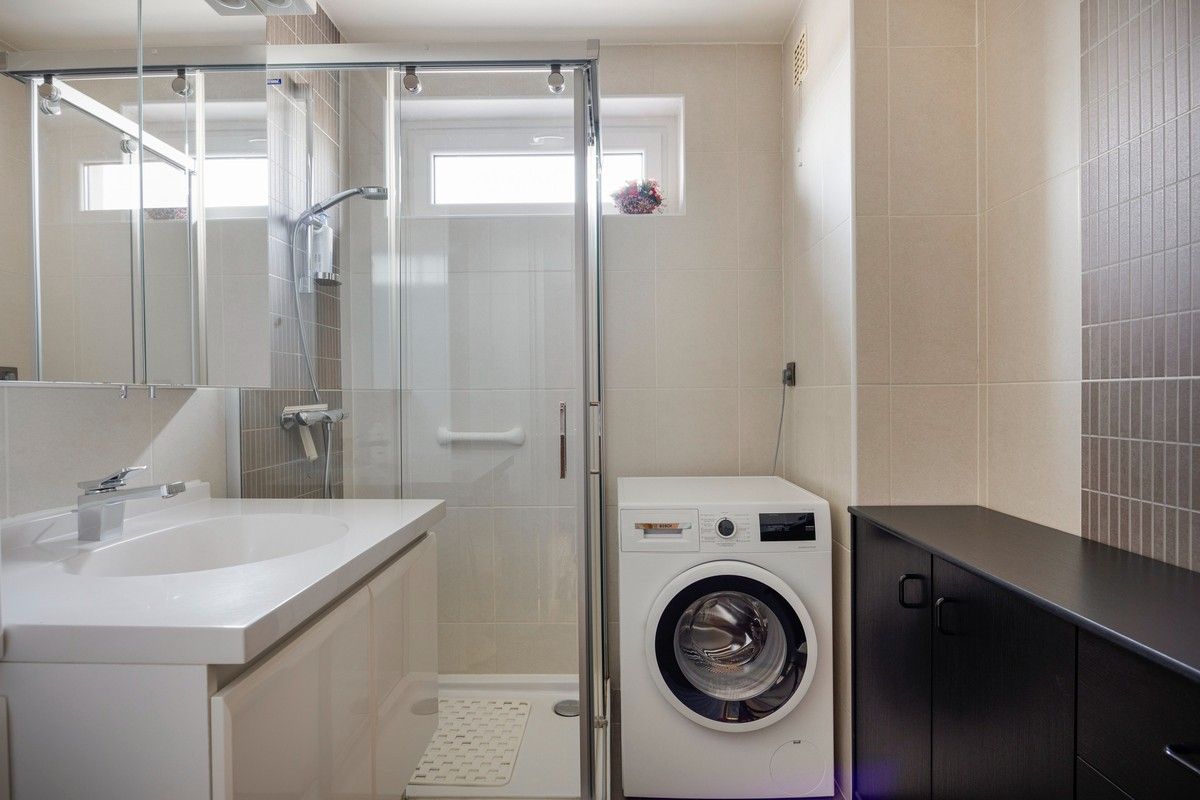 Tweeslaapkamer appartement met mooie verrrezichten over de torens van Gent. foto 8