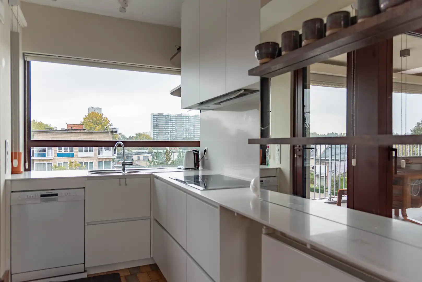 Gemeubeld 2-slaapkamerhoekappartement met groot terra foto 8