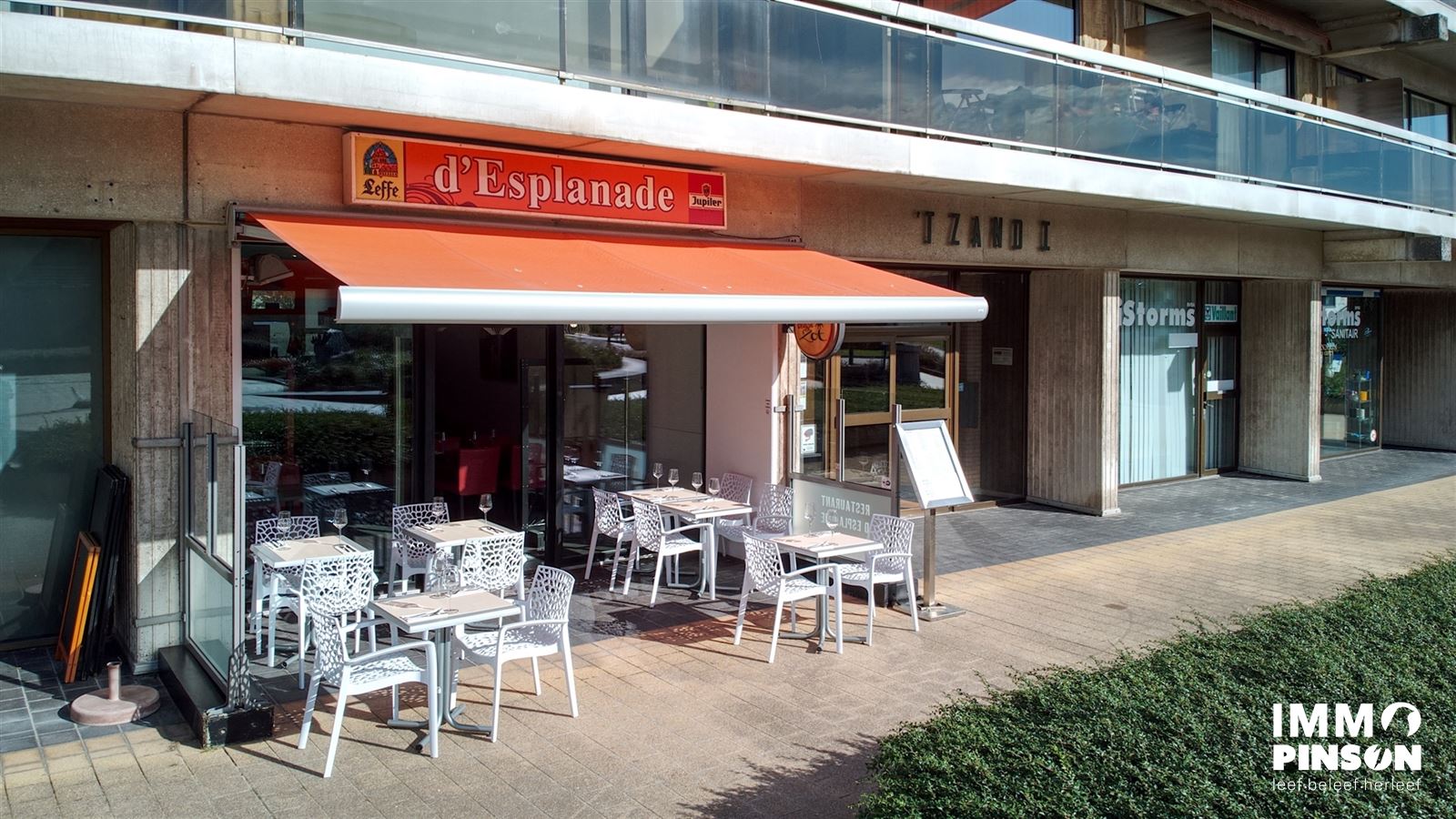 Goed uitgerust restaurant of handelspand foto 11