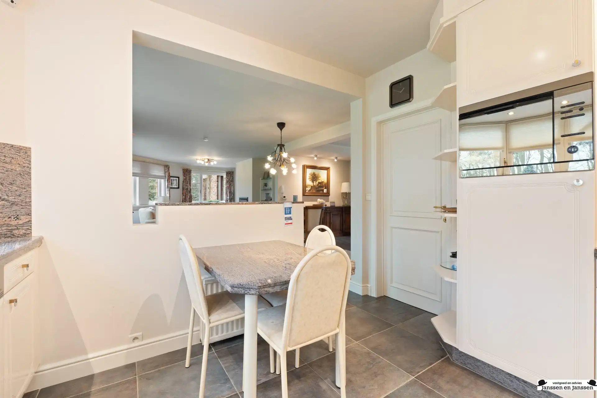 Karaktervolle villa op aan de Bredabaan te Gooreind  foto 10