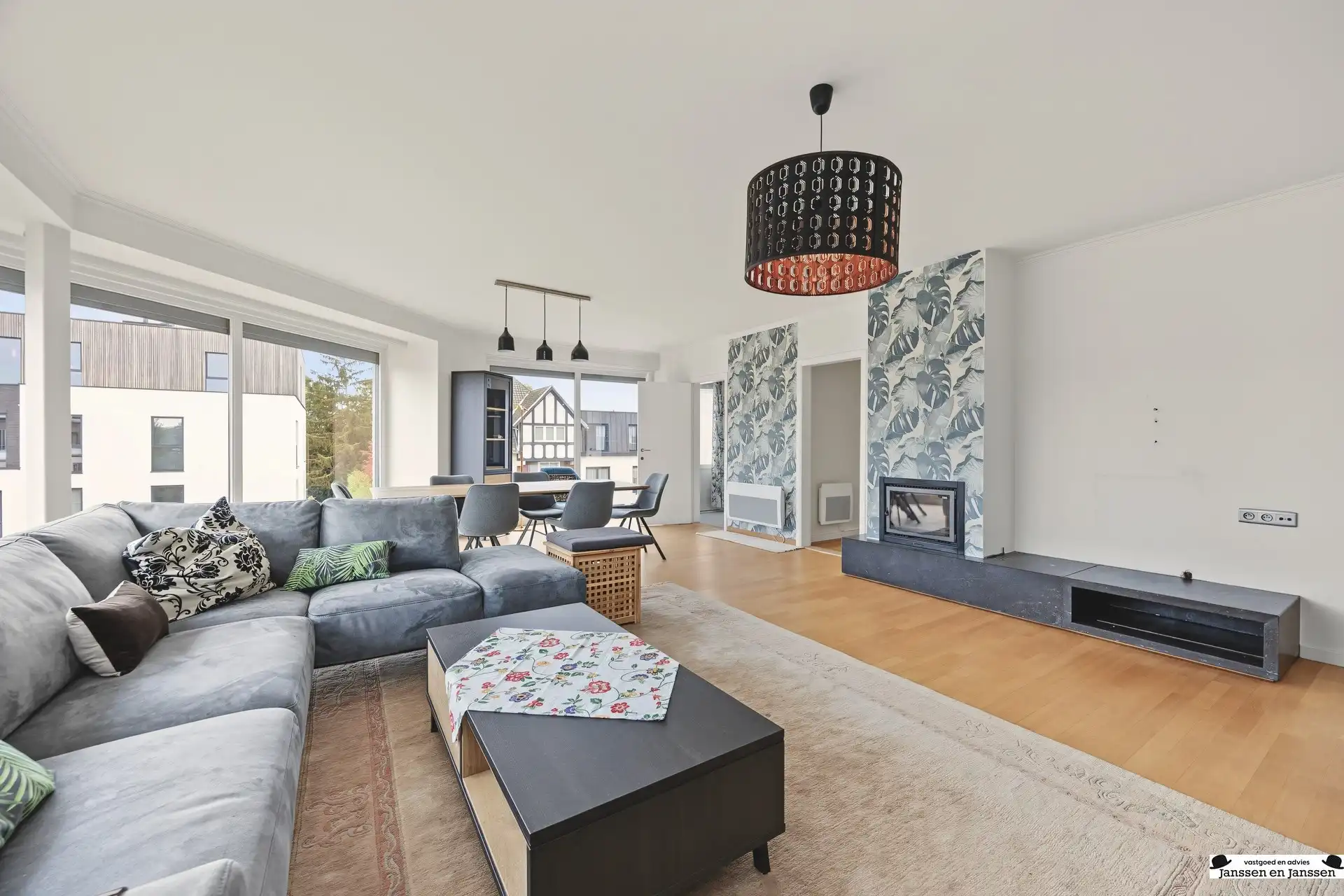 Ruim en lichtrijk appartement met 3 slaapkamers en 125 m² in Brasschaat-Mariaburg foto 3