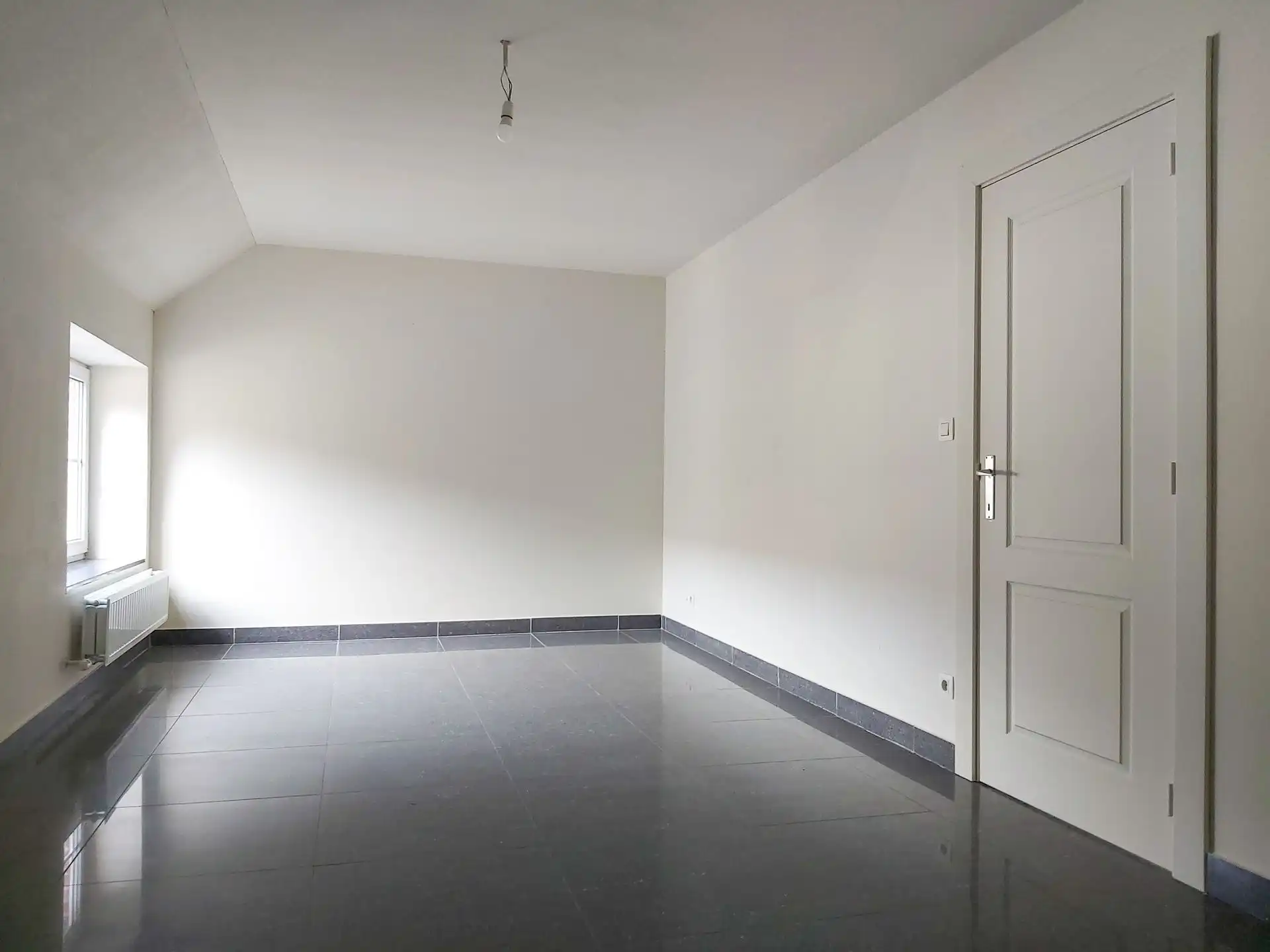 Ruime triplex met studio te koop in Opgrimbie! foto 14