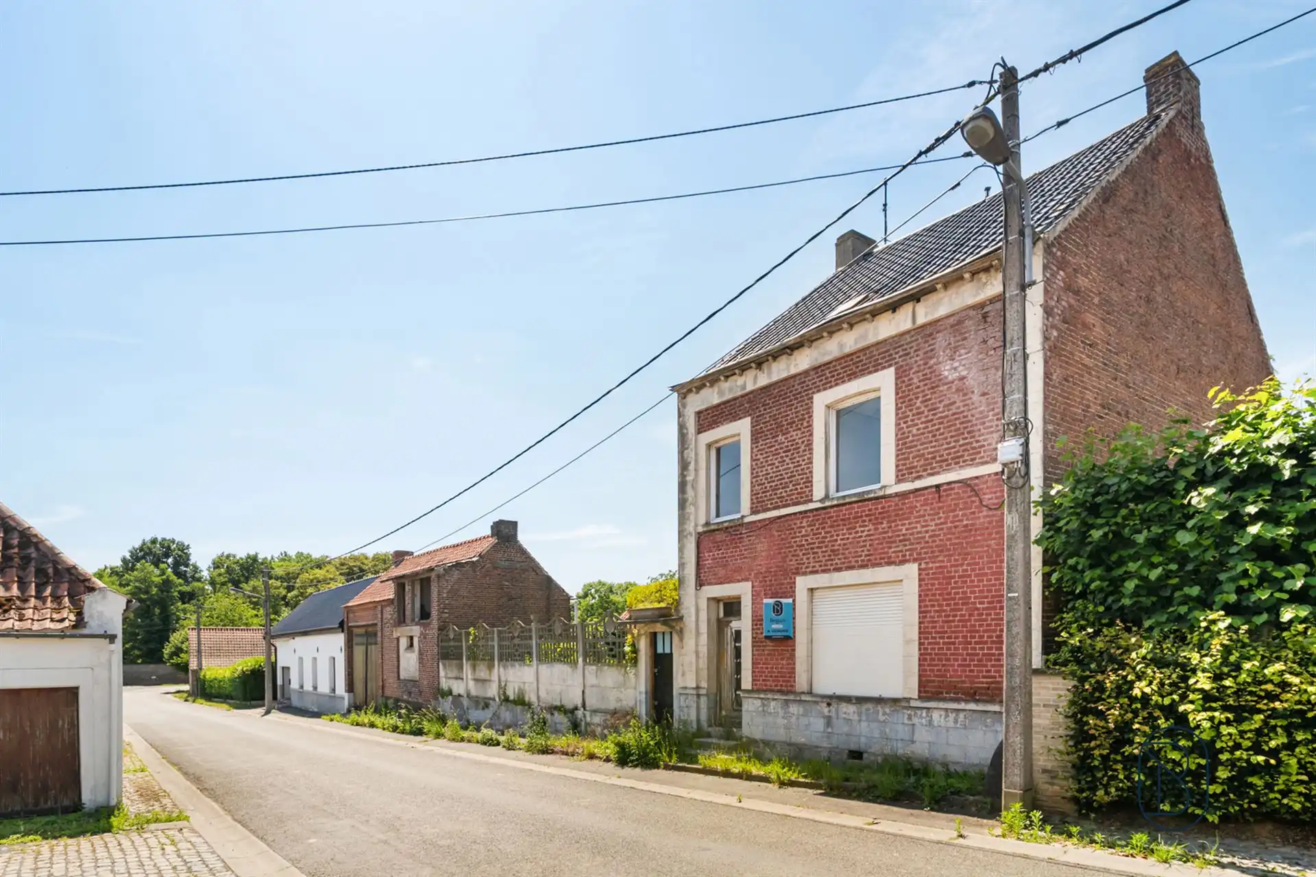 Totaal te renoveren woning met bijgebouwen op 1570m2 foto 29