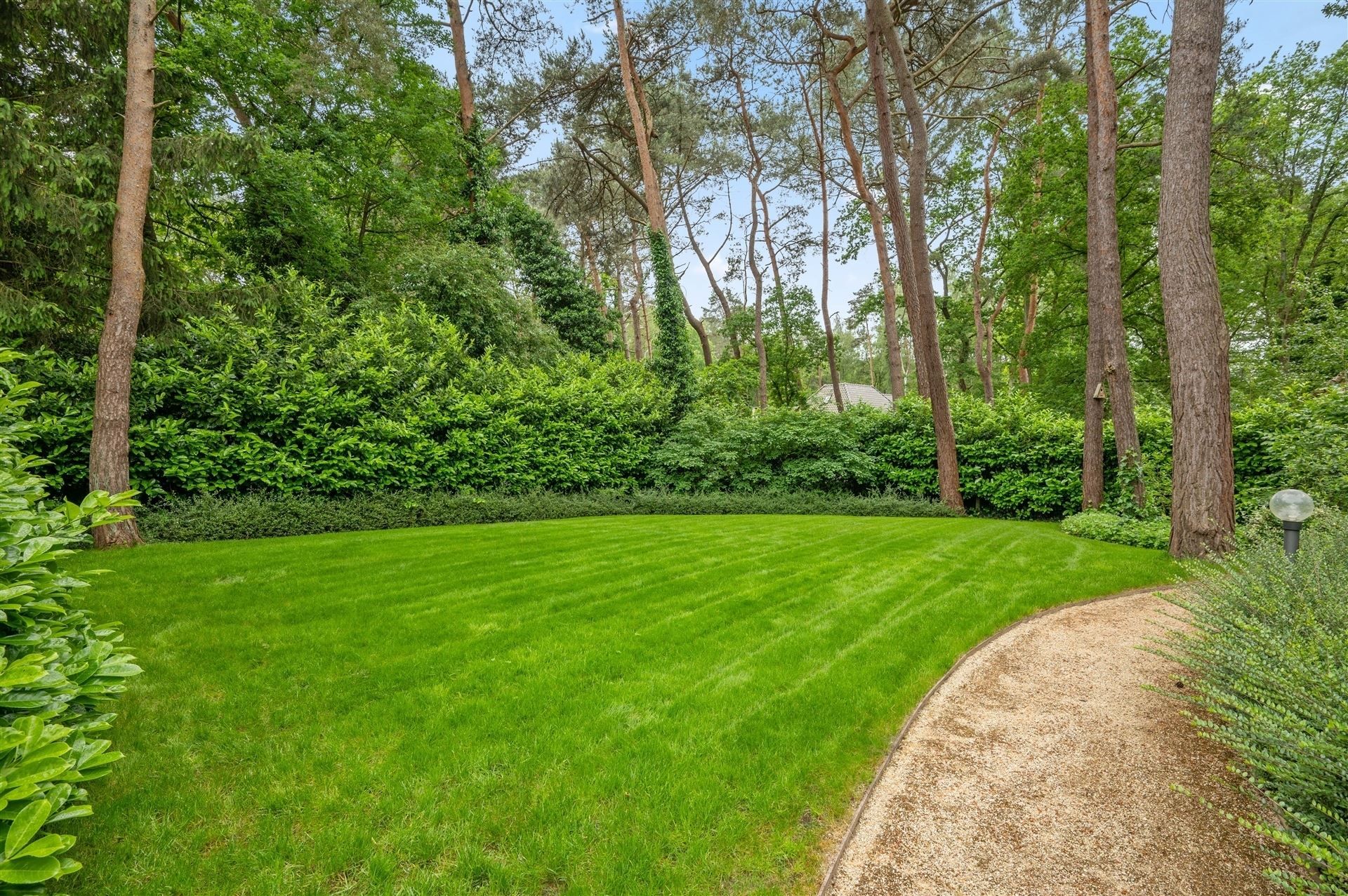 Prachtige villa met een mooie en zeer goed onderhouden tuin foto 7