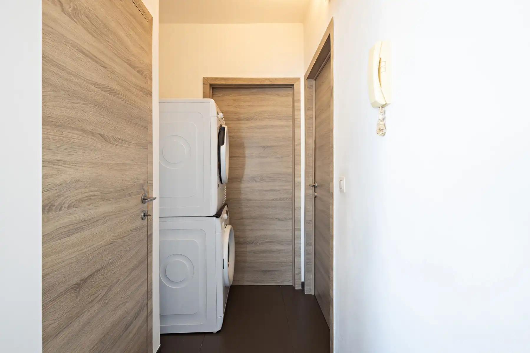 Gerenoveerd appartement met 2 slaapkamers foto 14